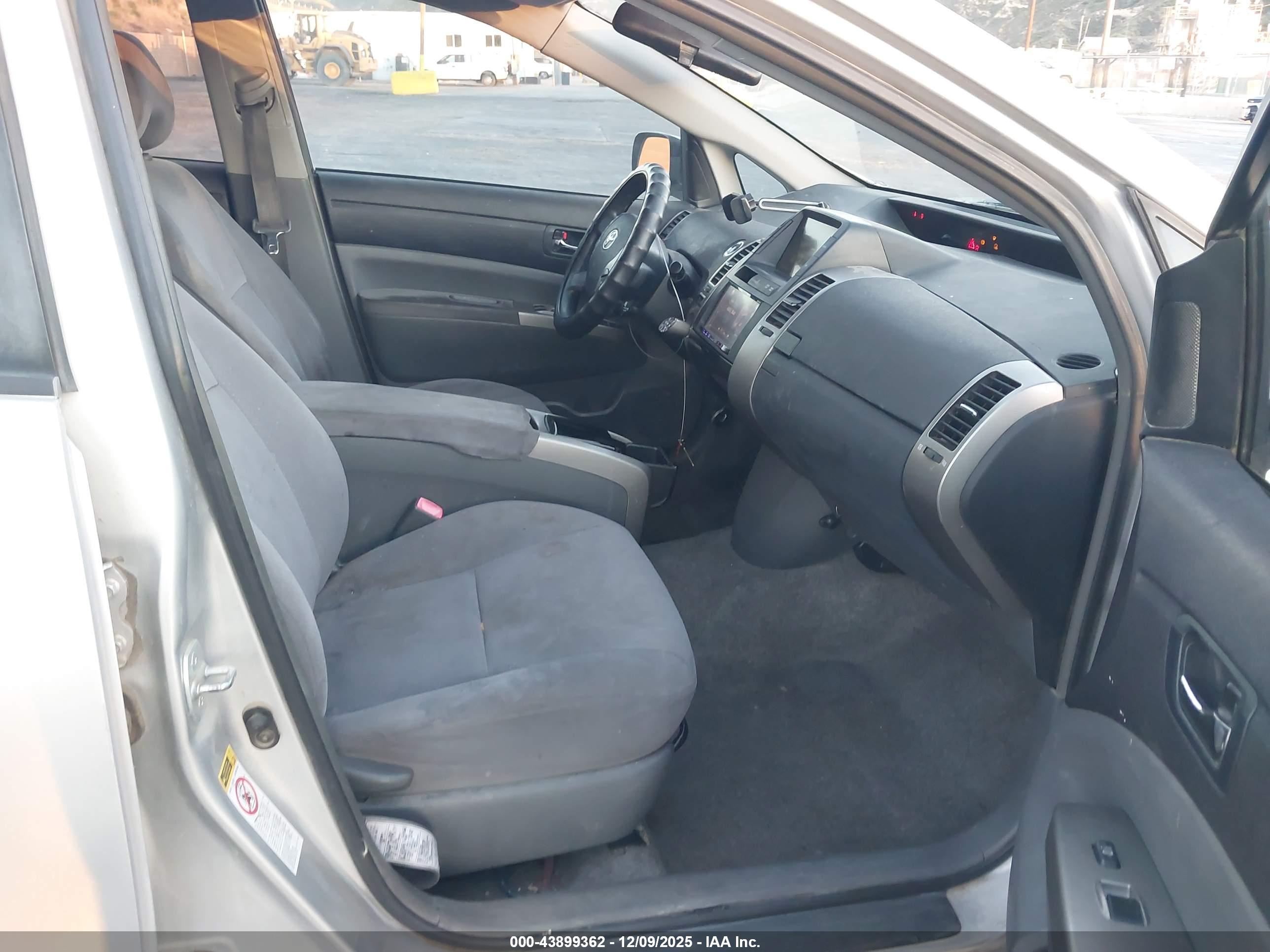 TOYOTA PRIUS image 5