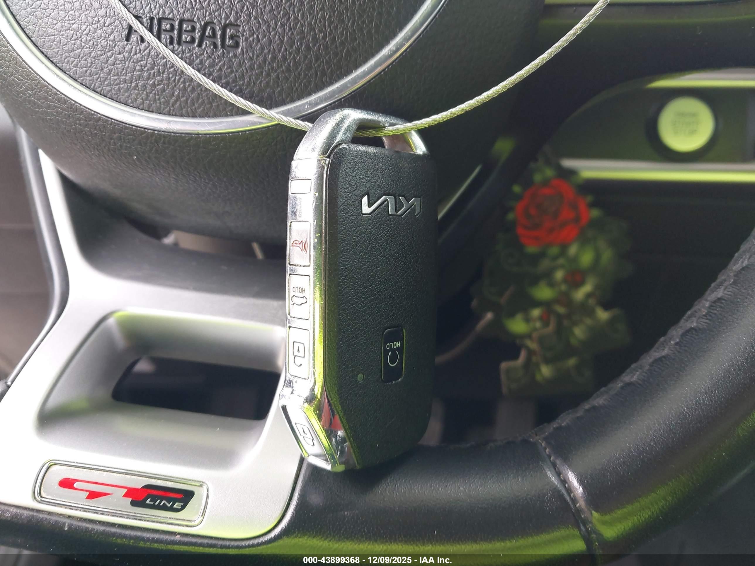 KIA K5 image 11