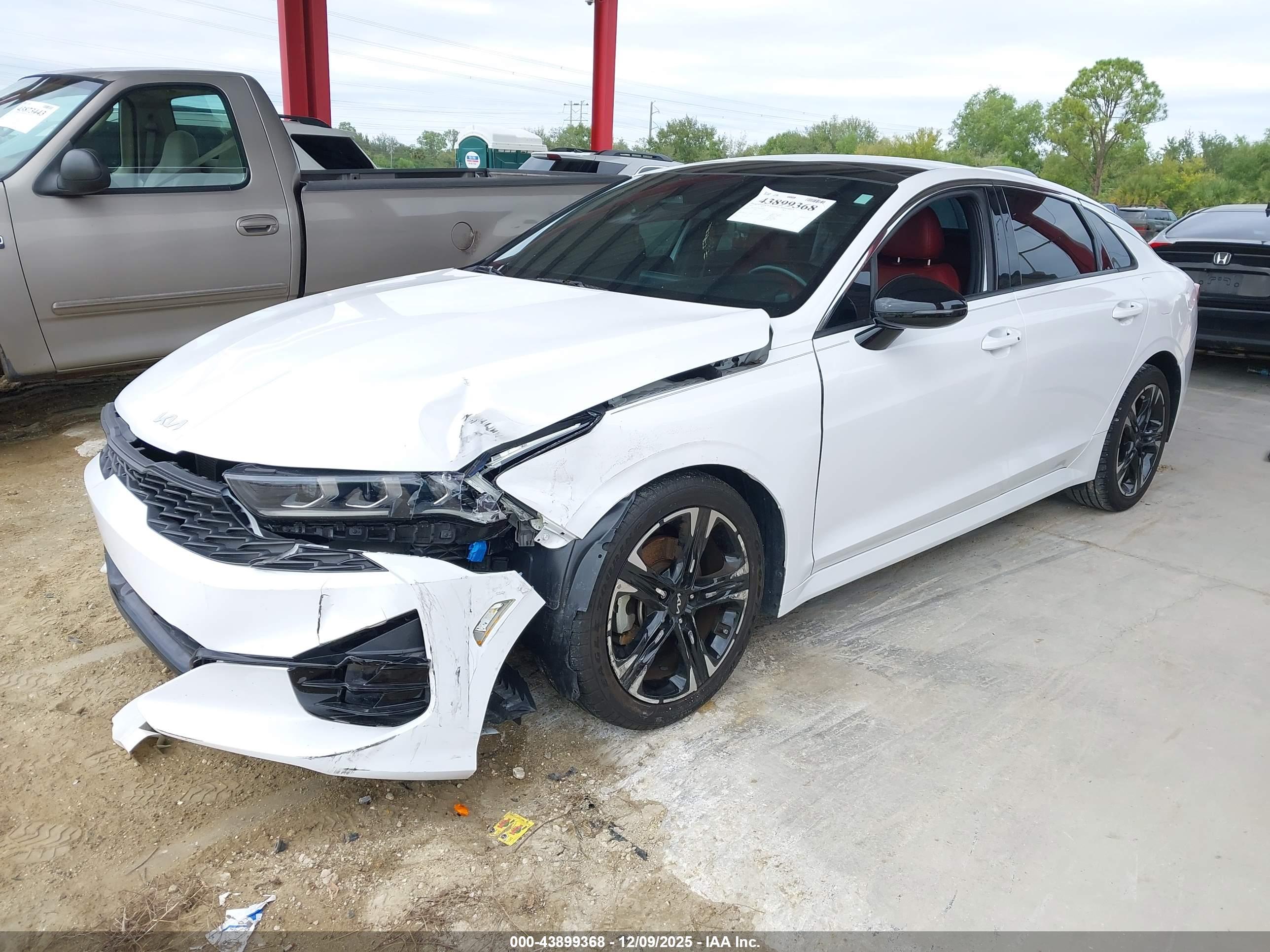 KIA K5 image 2