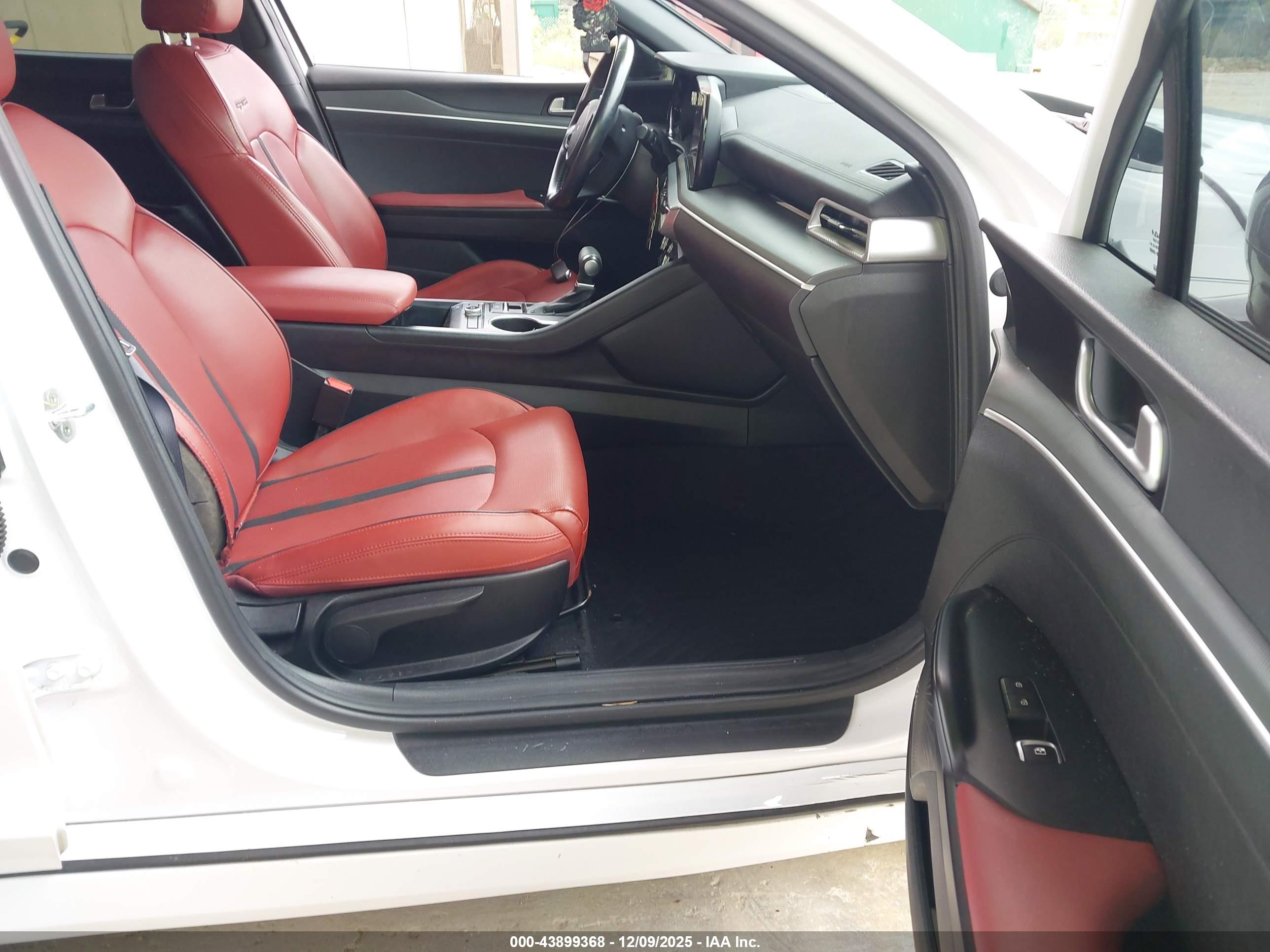 KIA K5 image 5