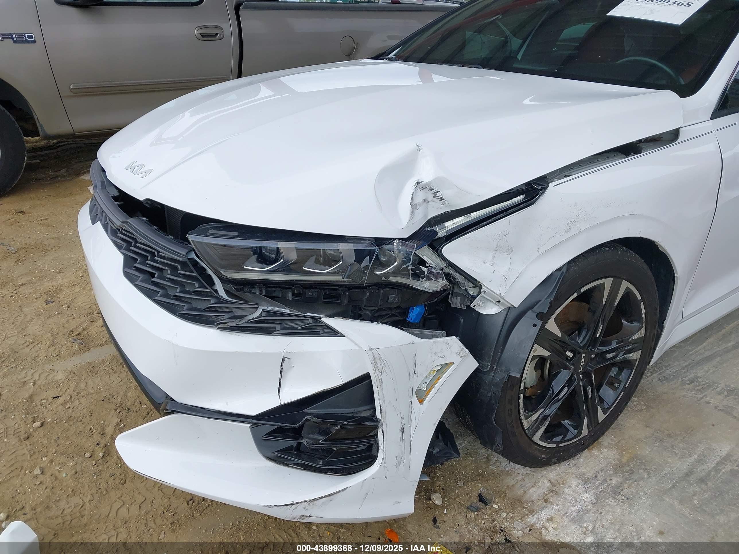 KIA K5 image 6