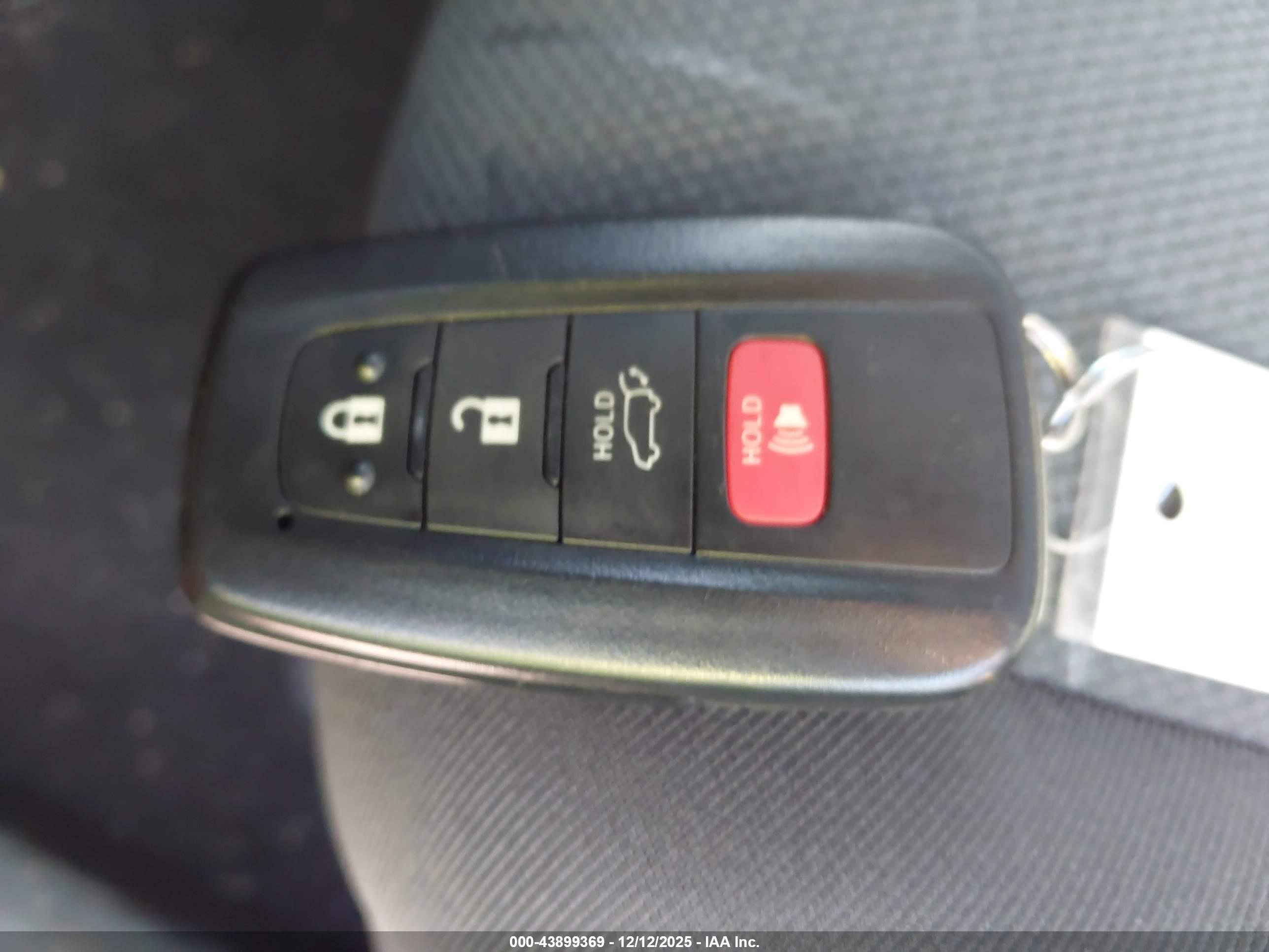 TOYOTA RAV4 image 11