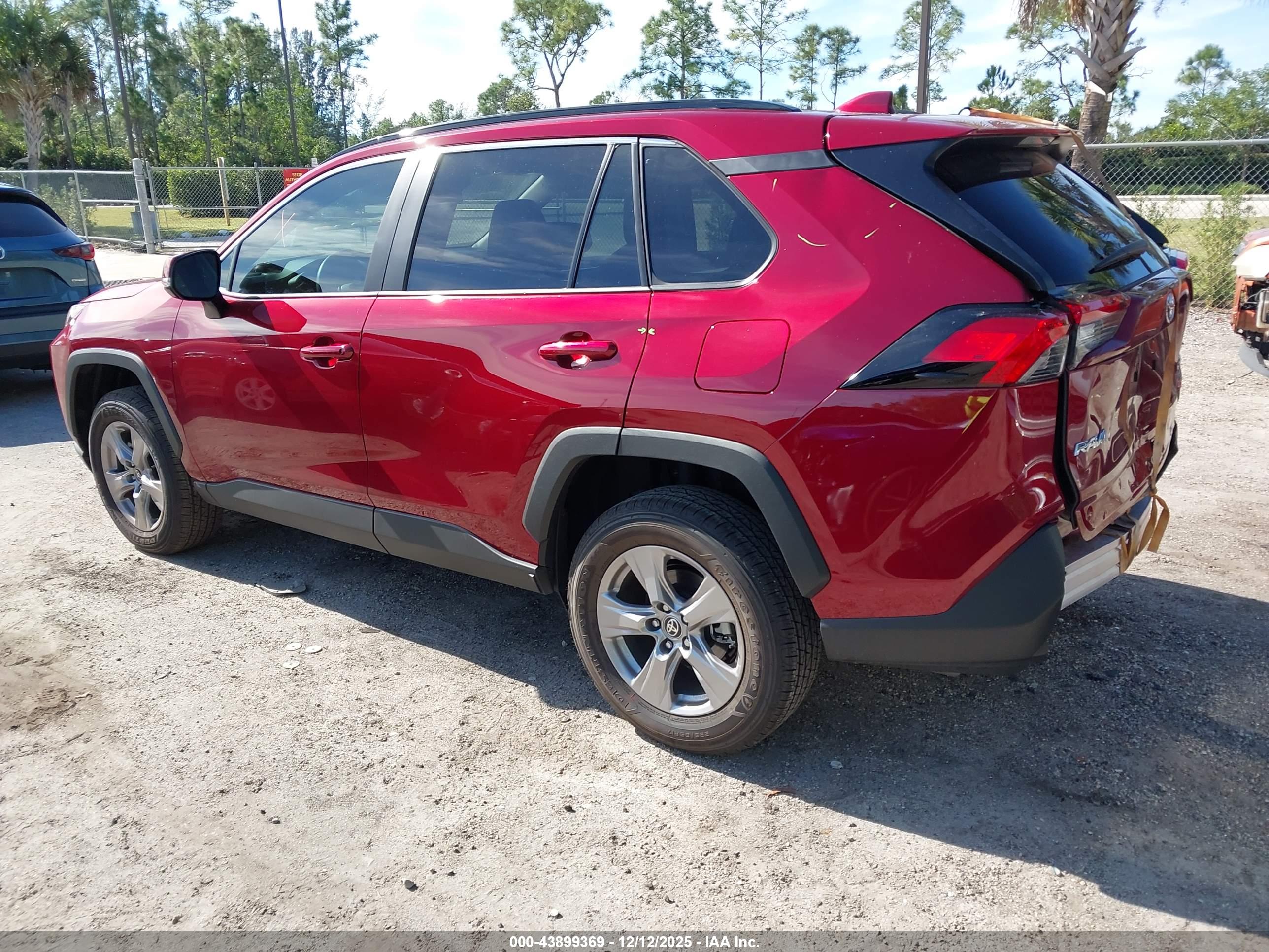 TOYOTA RAV4 image 3