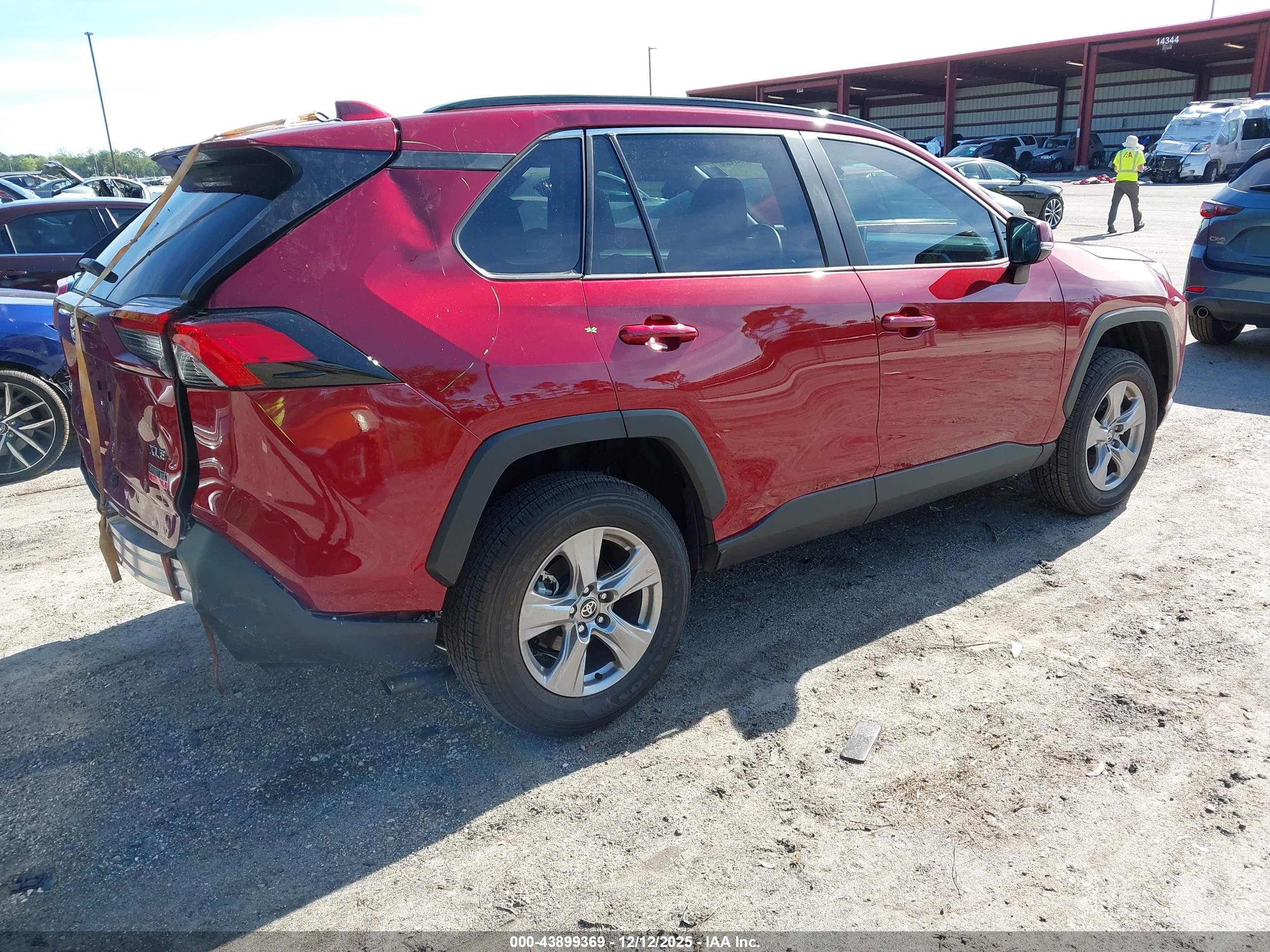TOYOTA RAV4 image 4