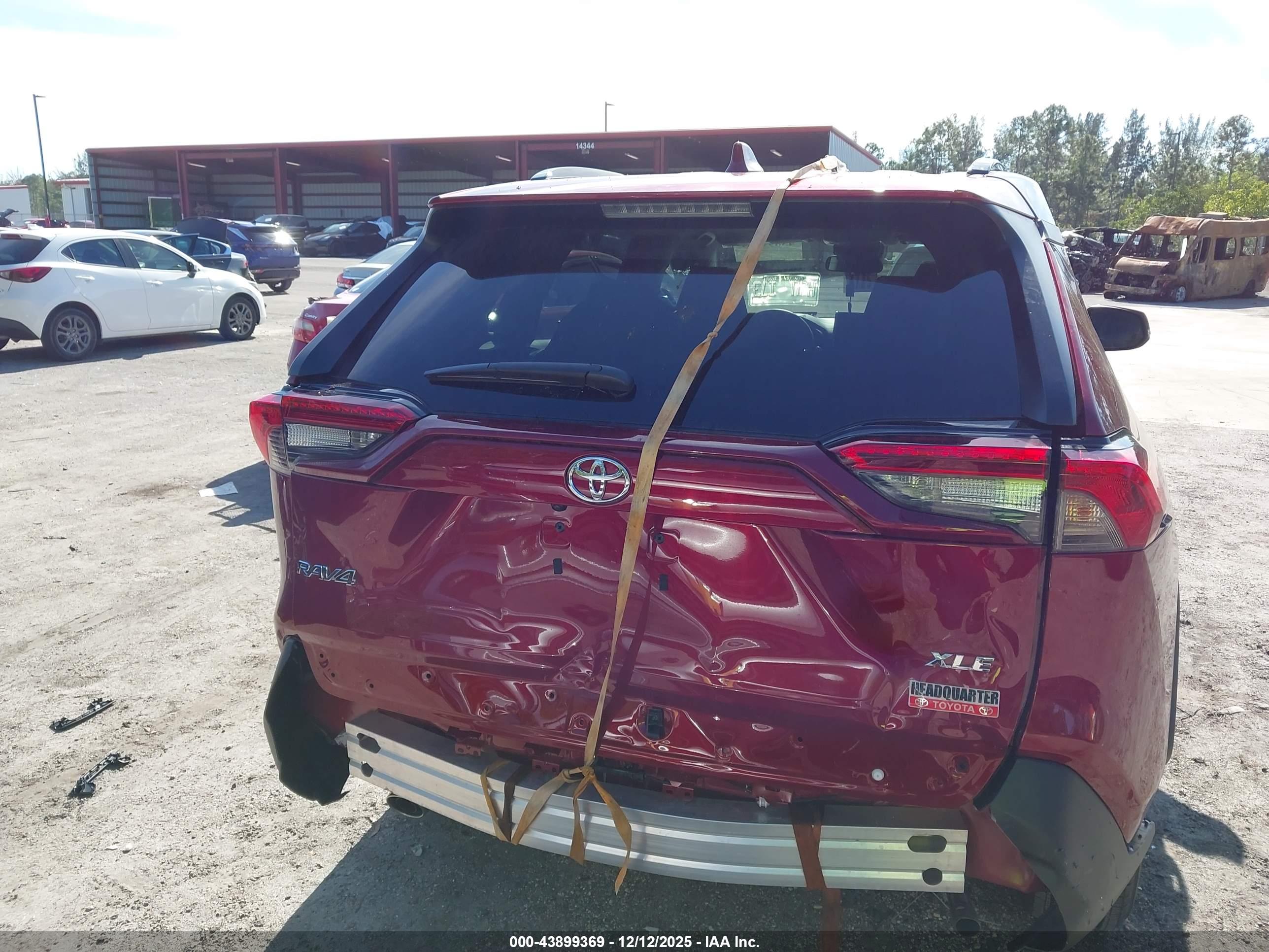TOYOTA RAV4 image 6