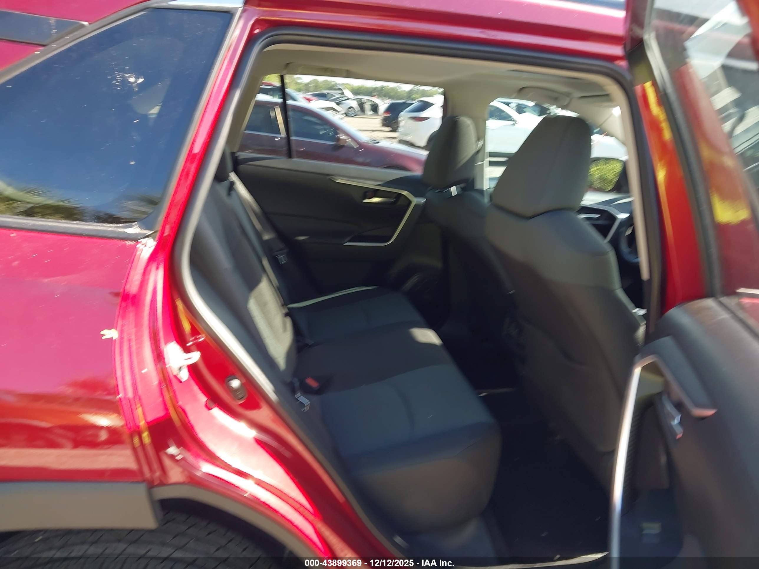 TOYOTA RAV4 image 8