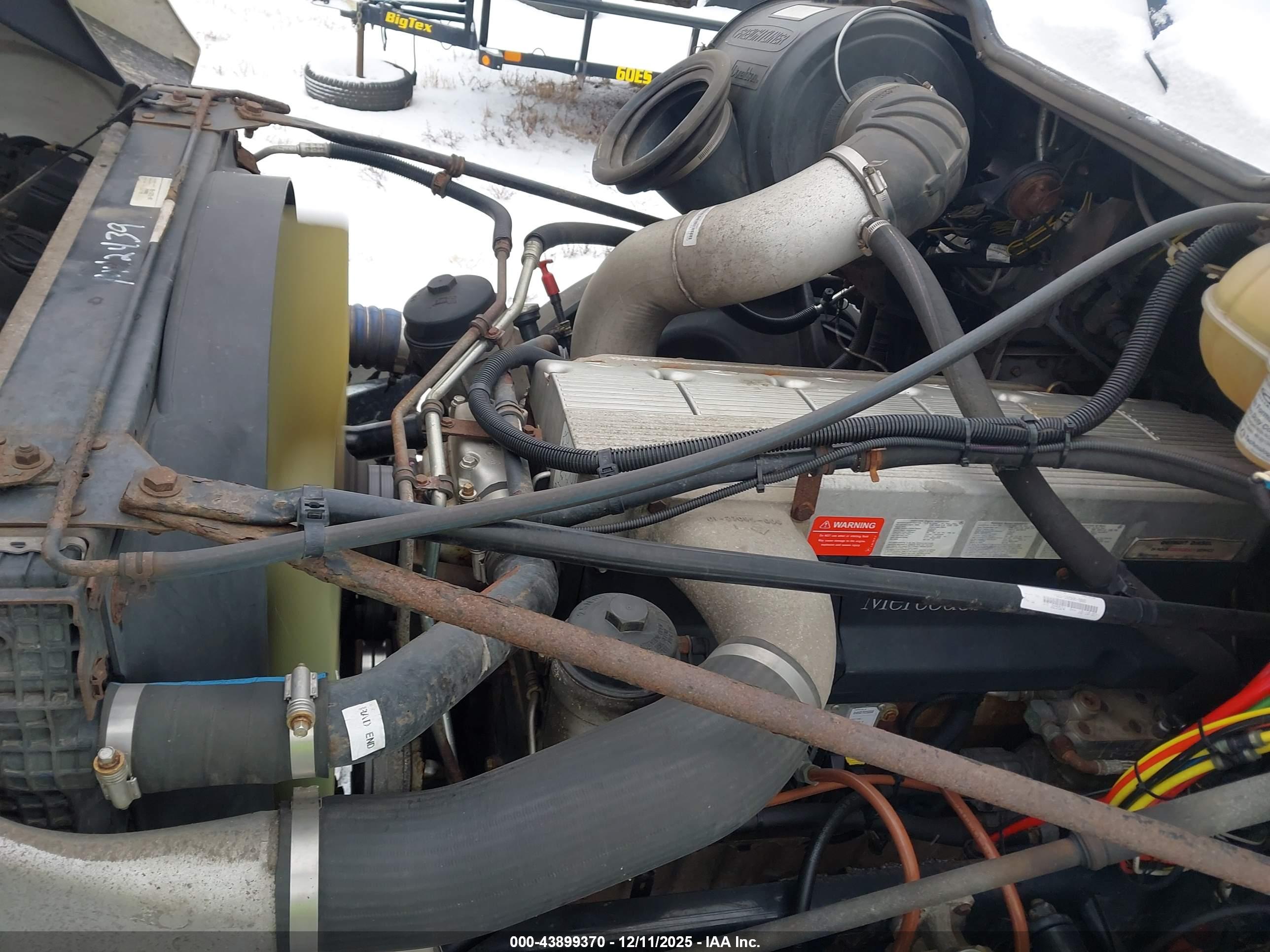 FREIGHTLINER CONVENTIONAL image 10