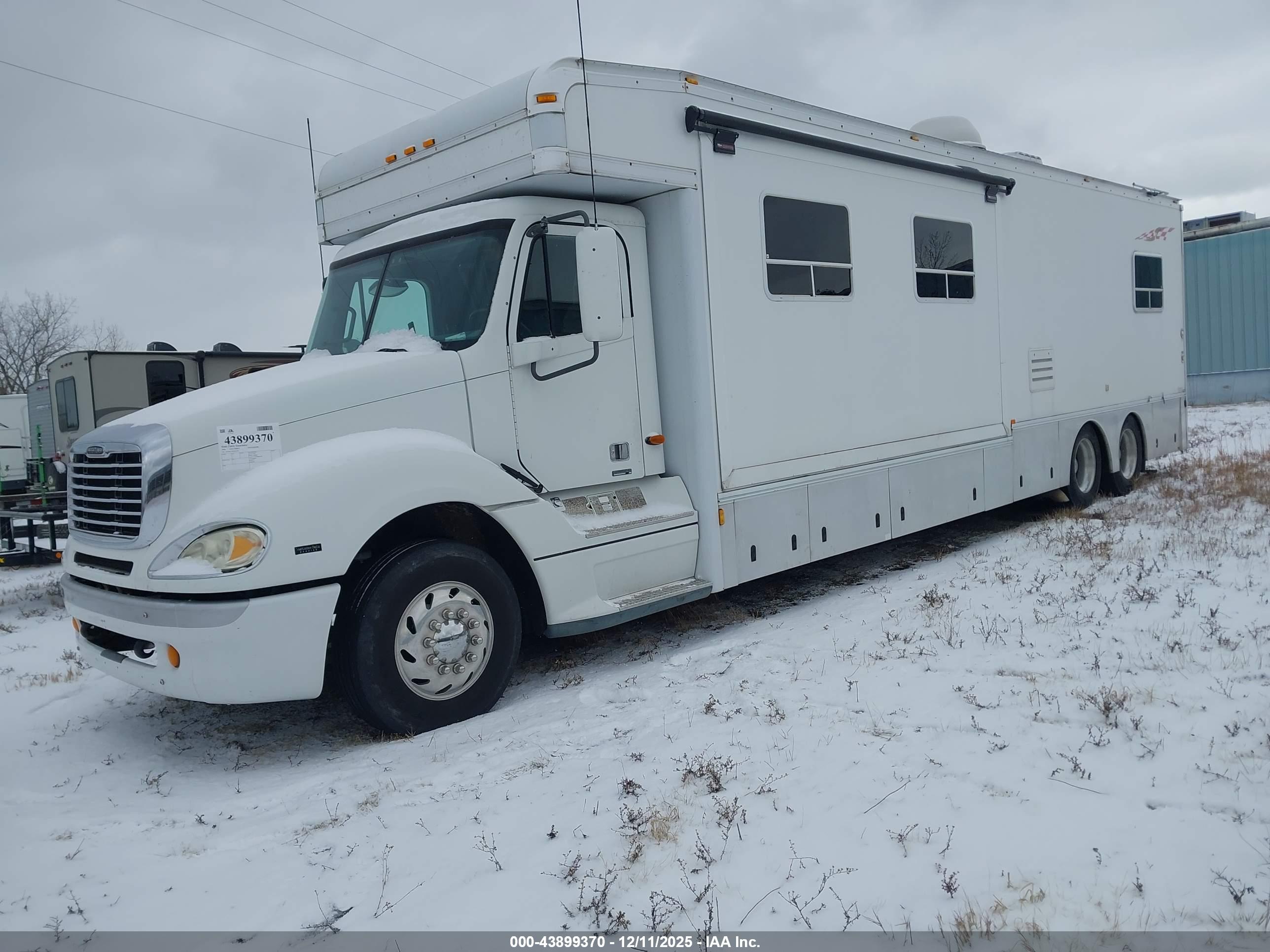 FREIGHTLINER CONVENTIONAL image 2