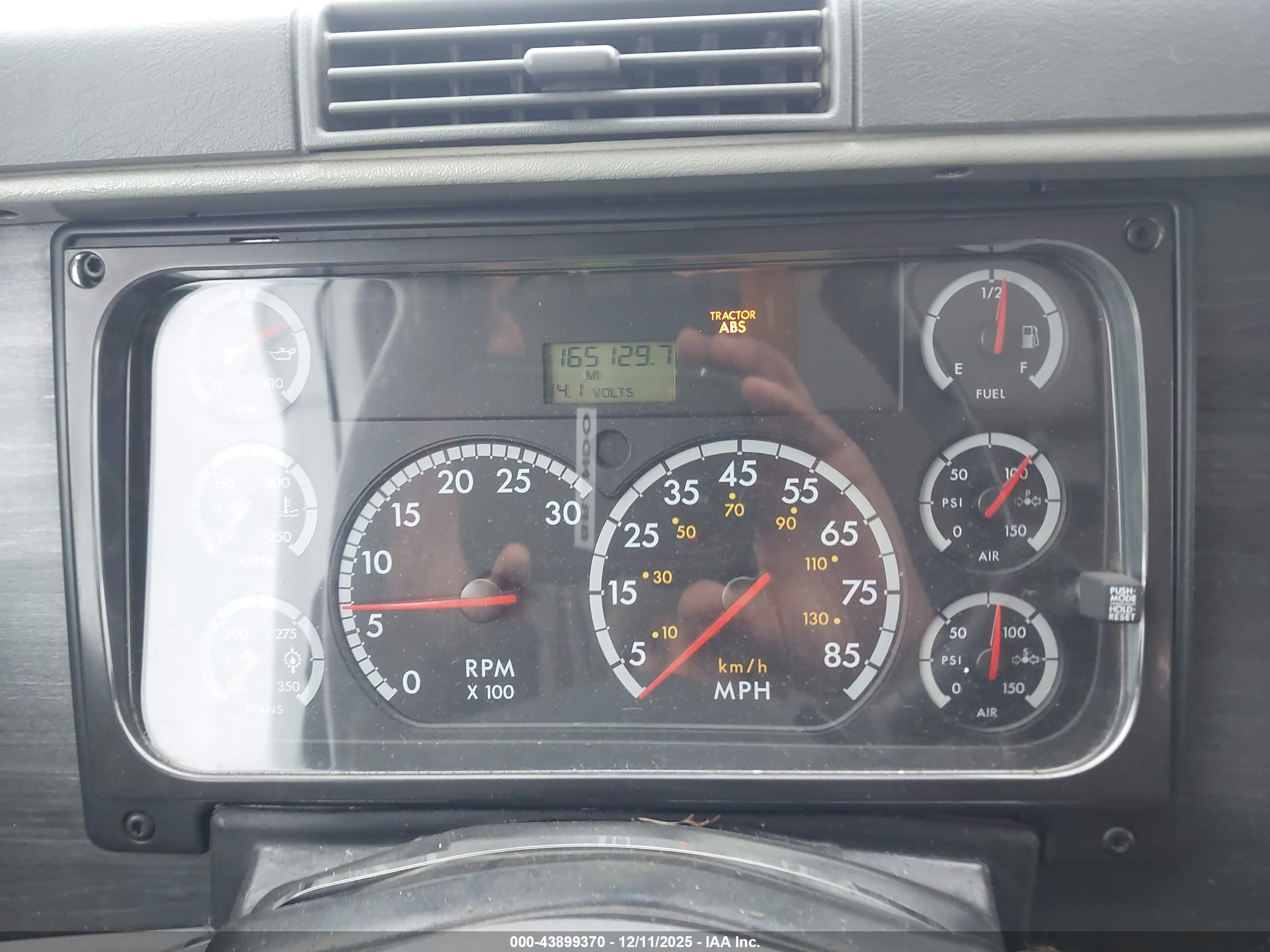 FREIGHTLINER CONVENTIONAL image 7