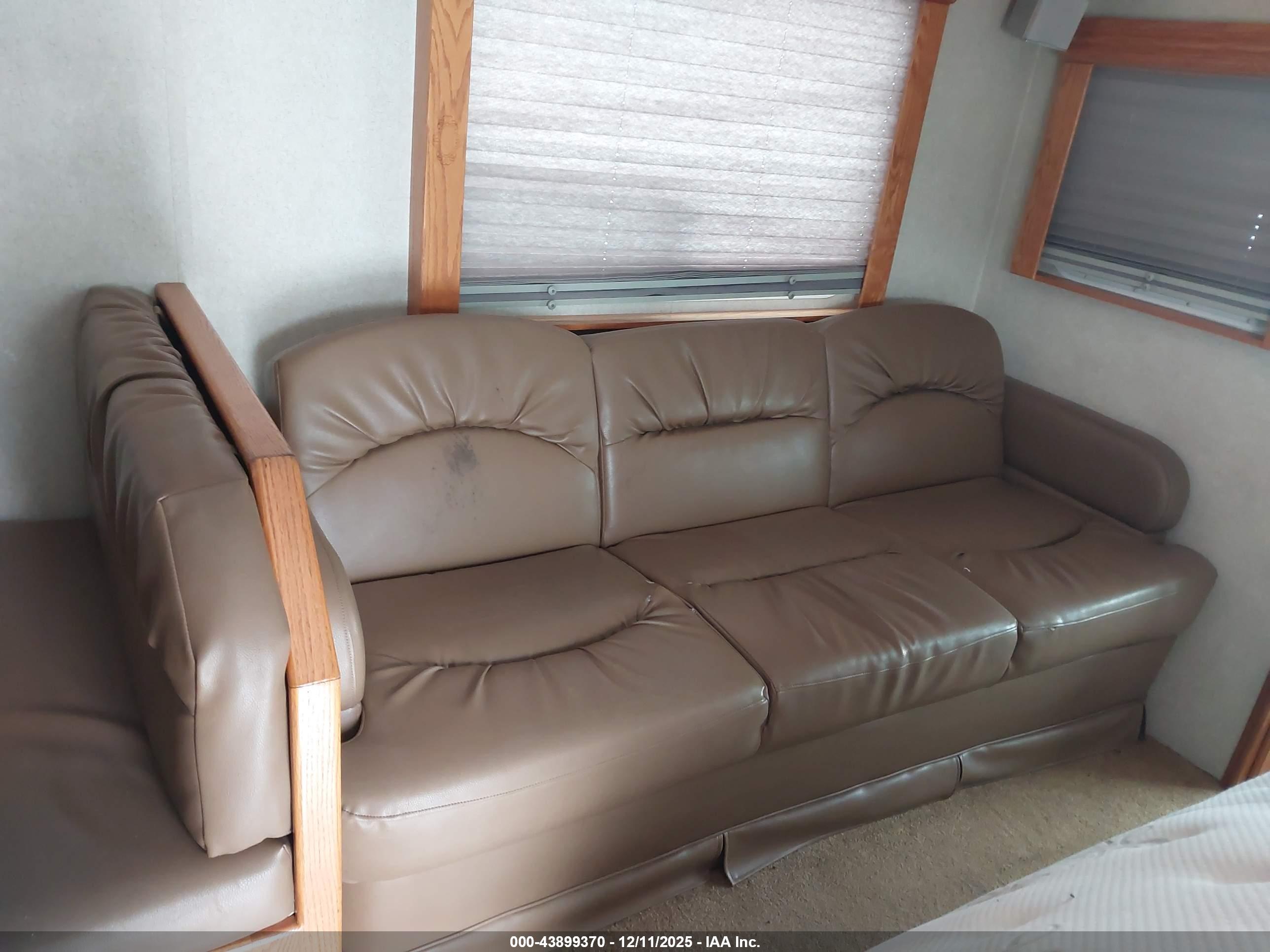 FREIGHTLINER CONVENTIONAL image 8