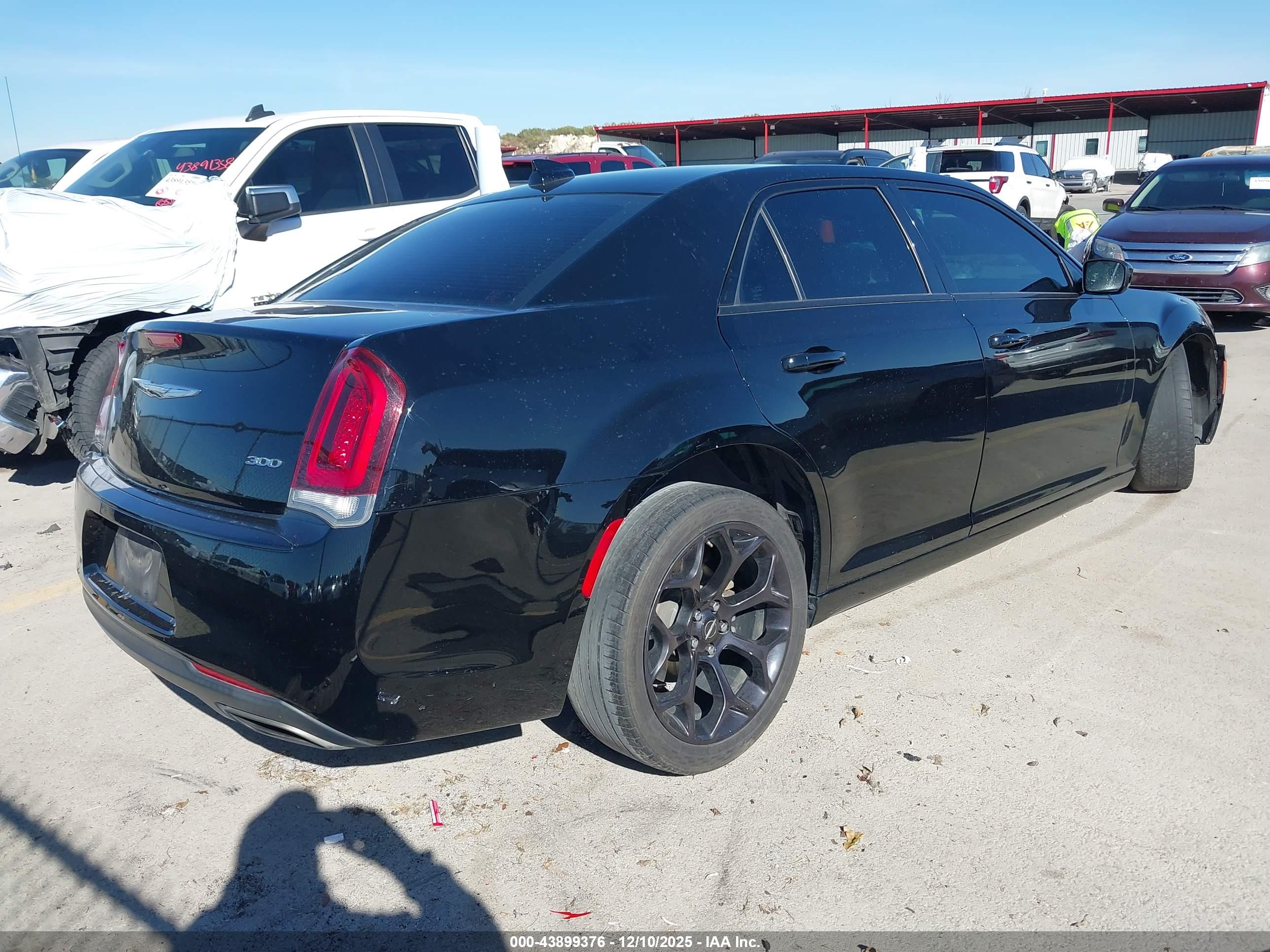 CHRYSLER 300 image 4