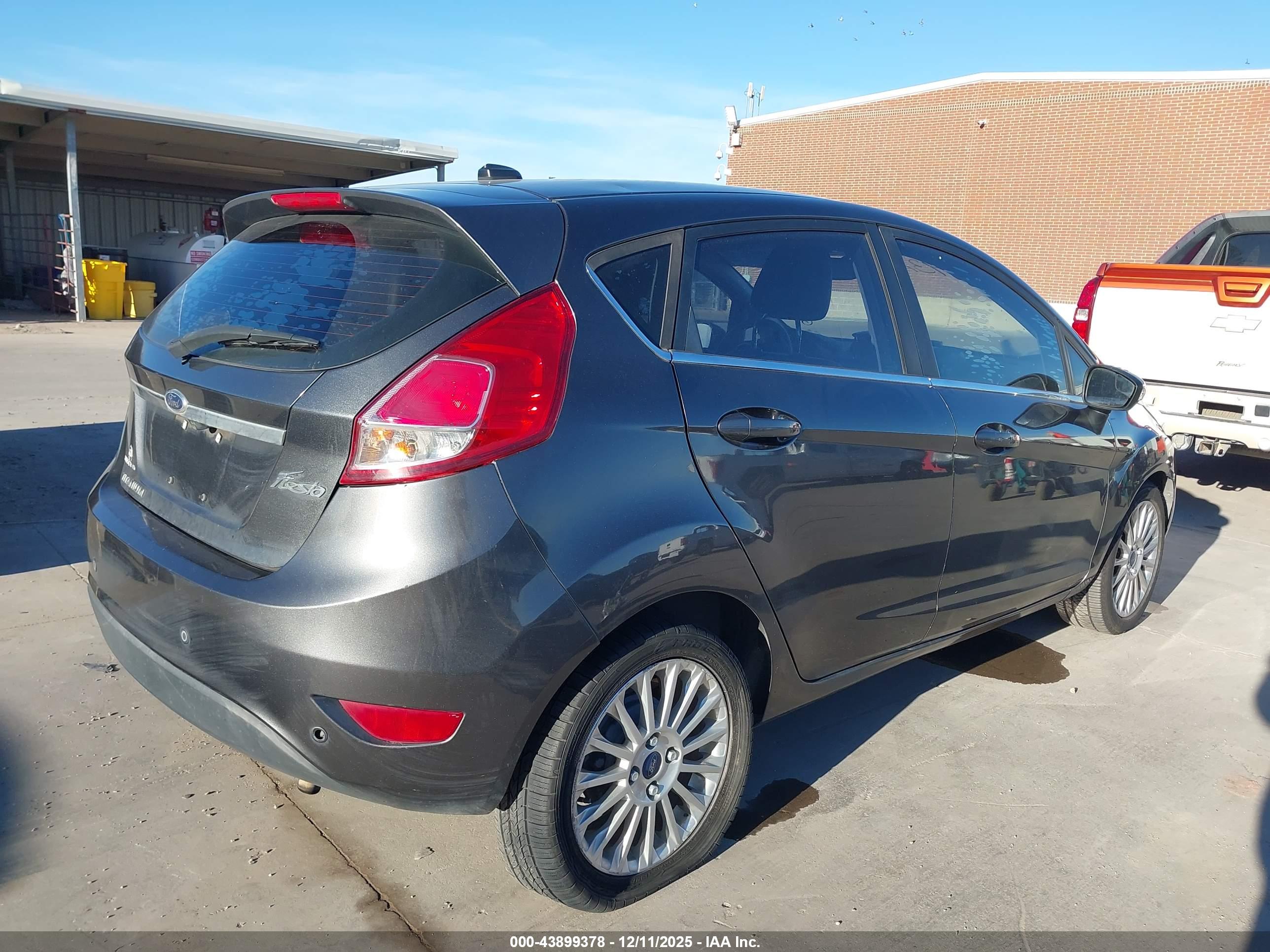 FORD FIESTA image 4