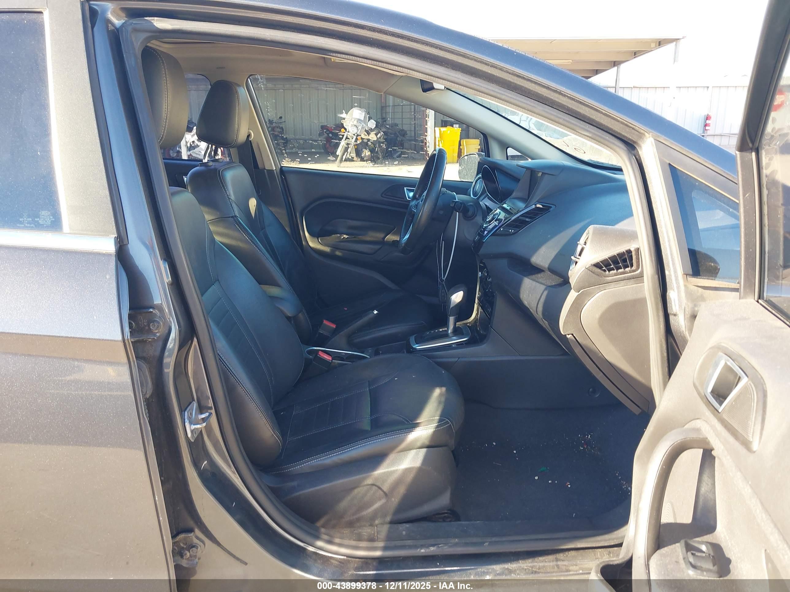 FORD FIESTA image 5