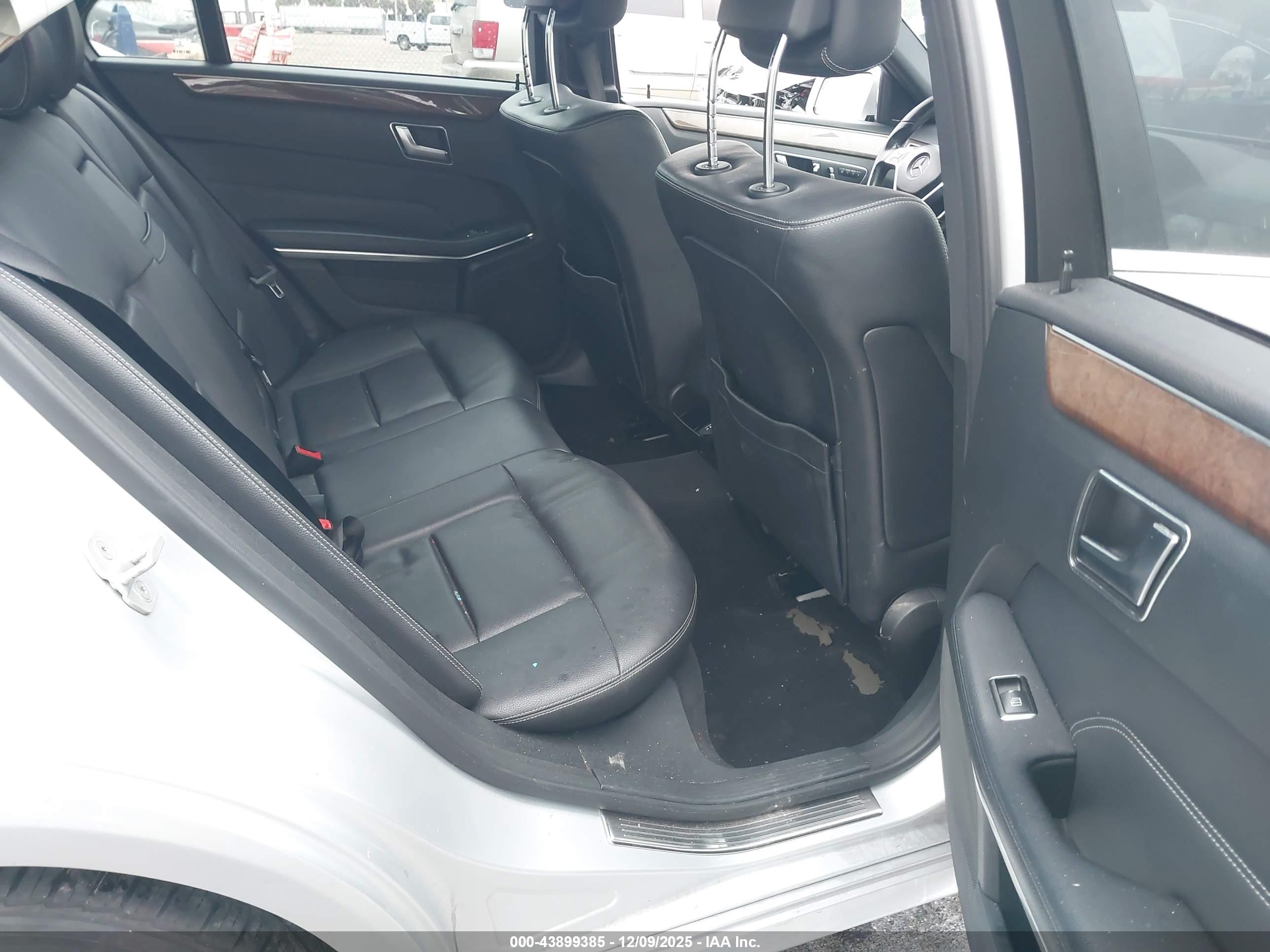 MERCEDES-BENZ E image 8