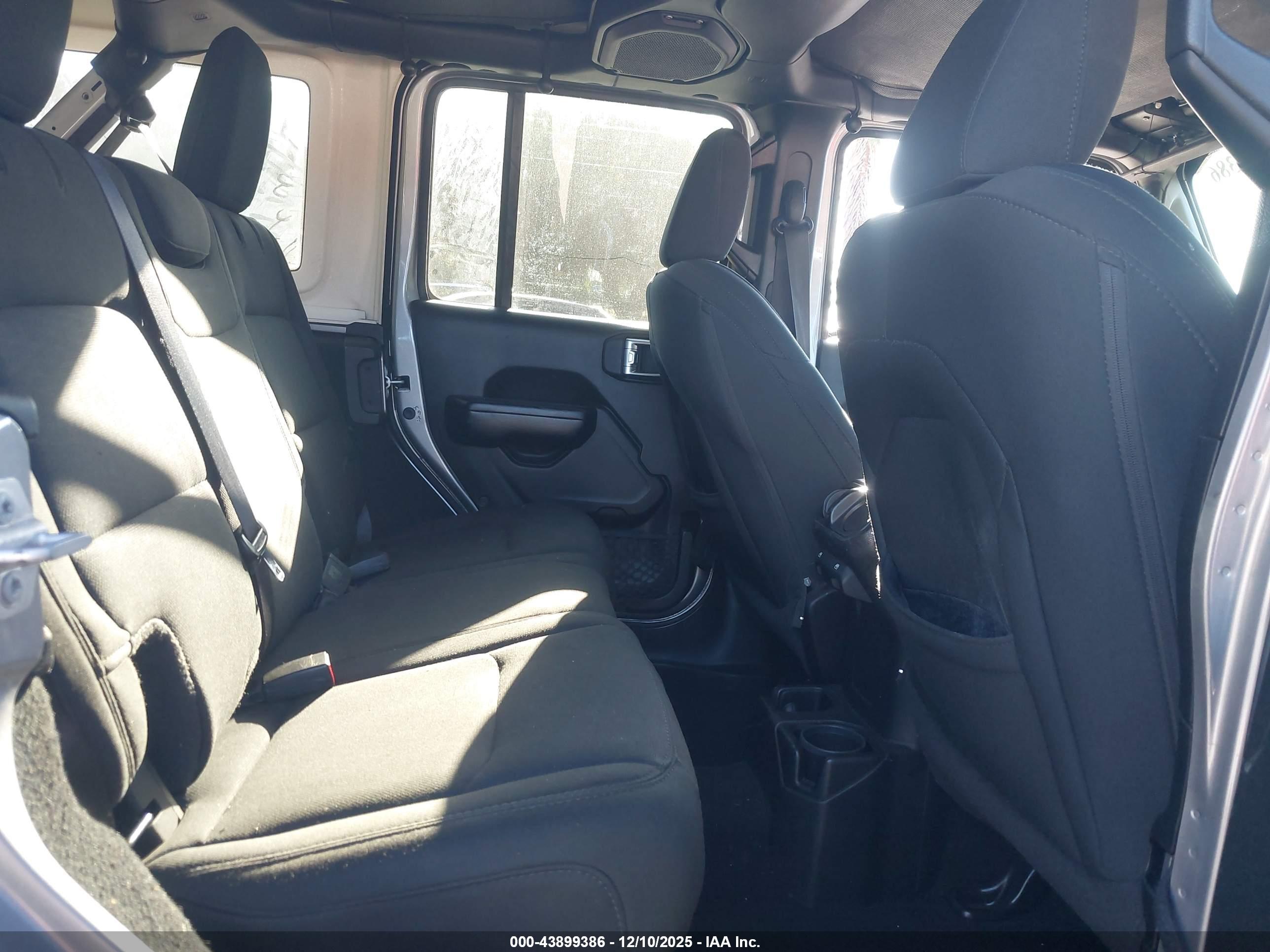 JEEP WRANGLER image 8