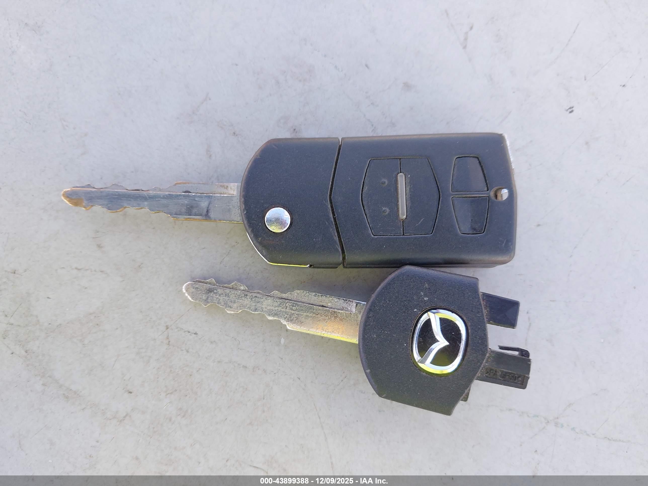 MAZDA MPV image 11