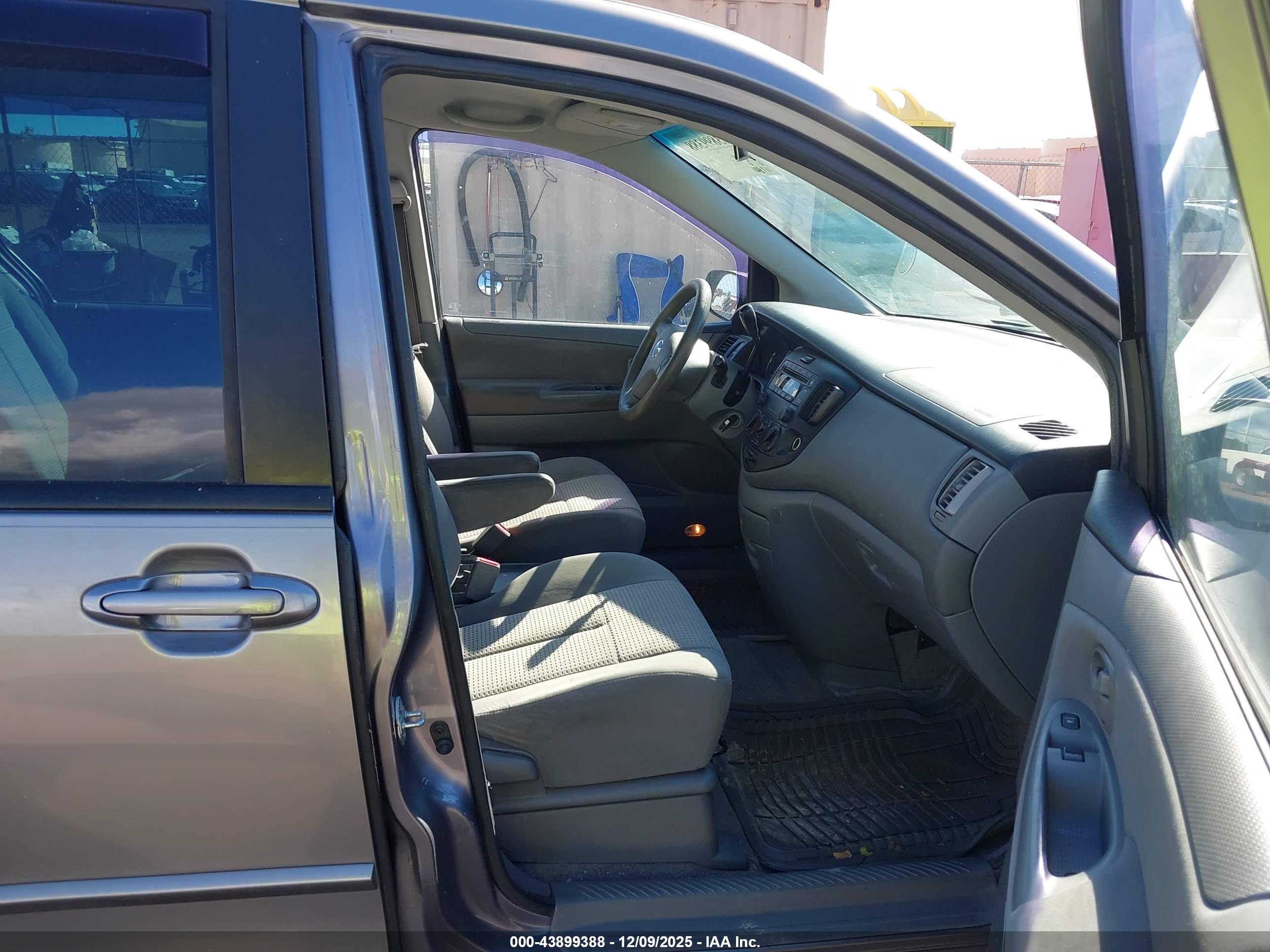 MAZDA MPV image 5