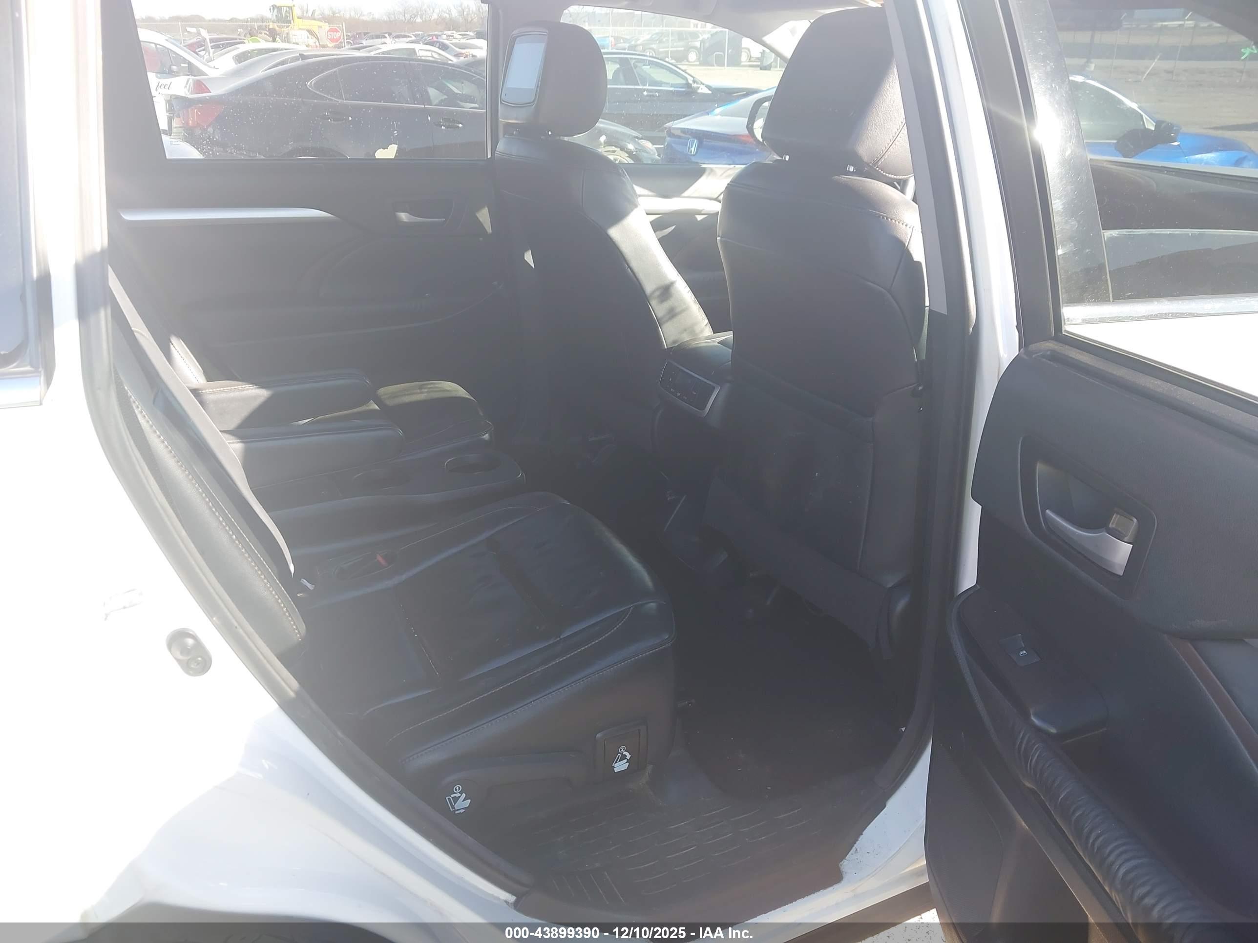 TOYOTA HIGHLANDER image 8