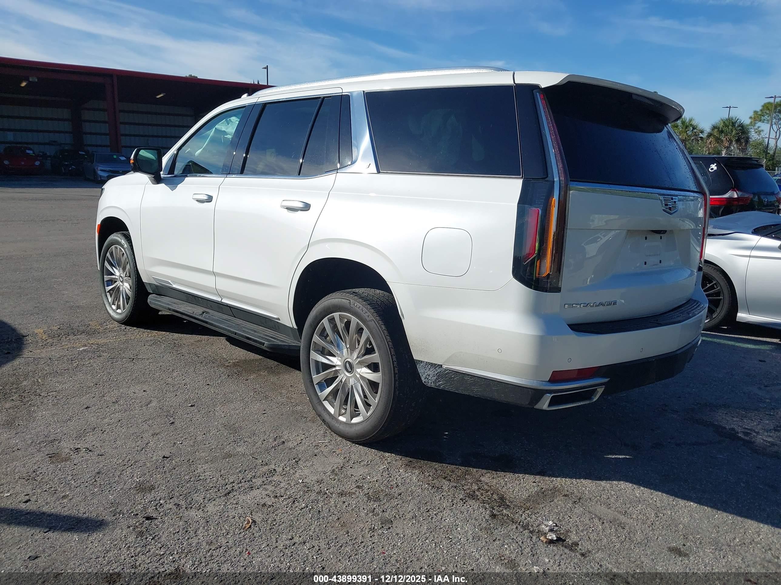 CADILLAC ESCALADE image 3