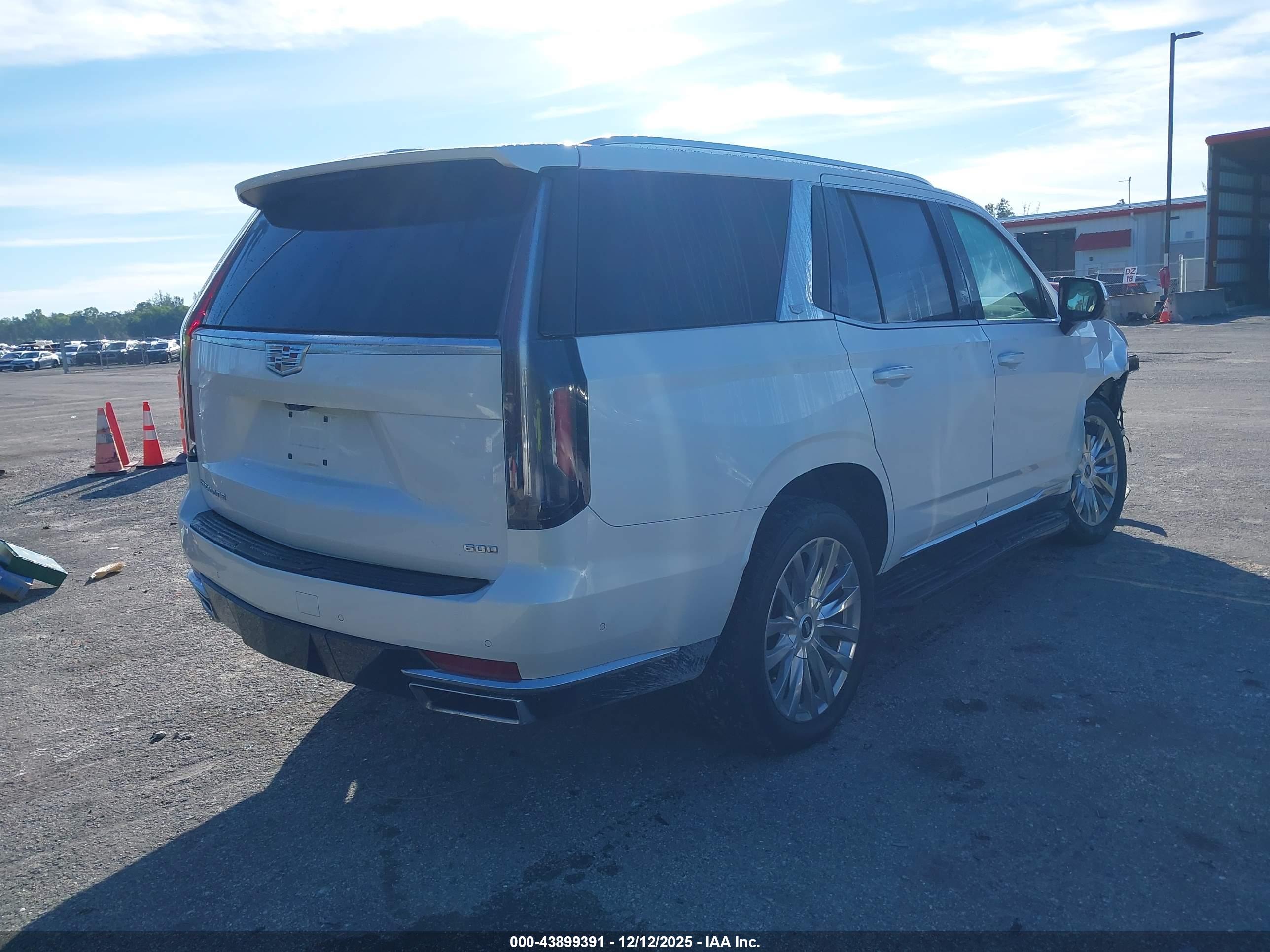 CADILLAC ESCALADE image 4