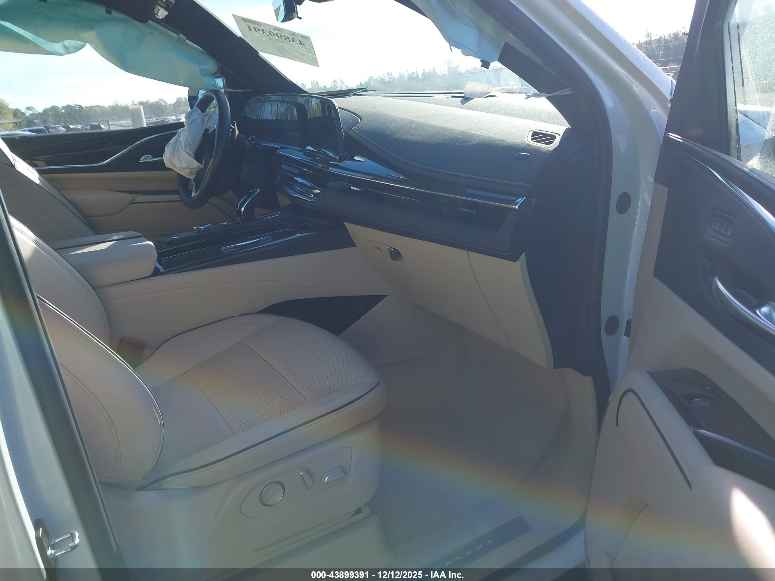 CADILLAC ESCALADE image 5