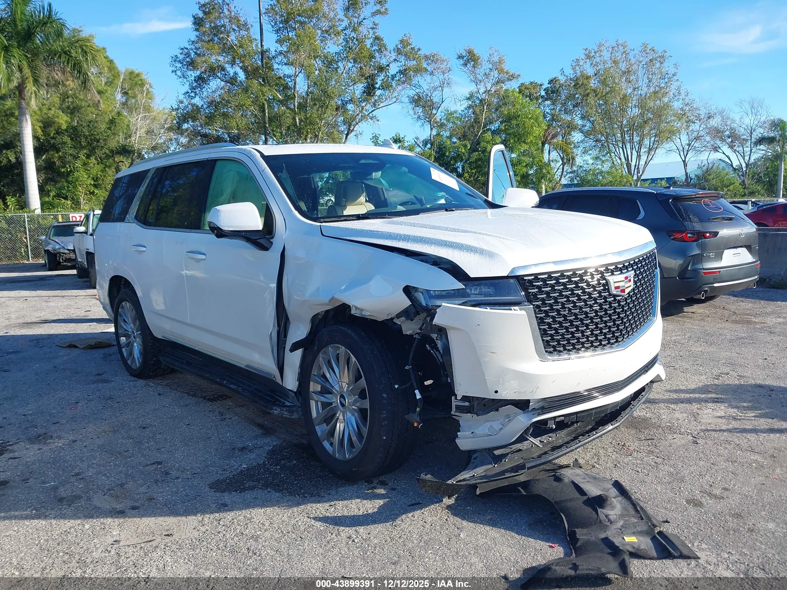CADILLAC ESCALADE image 6
