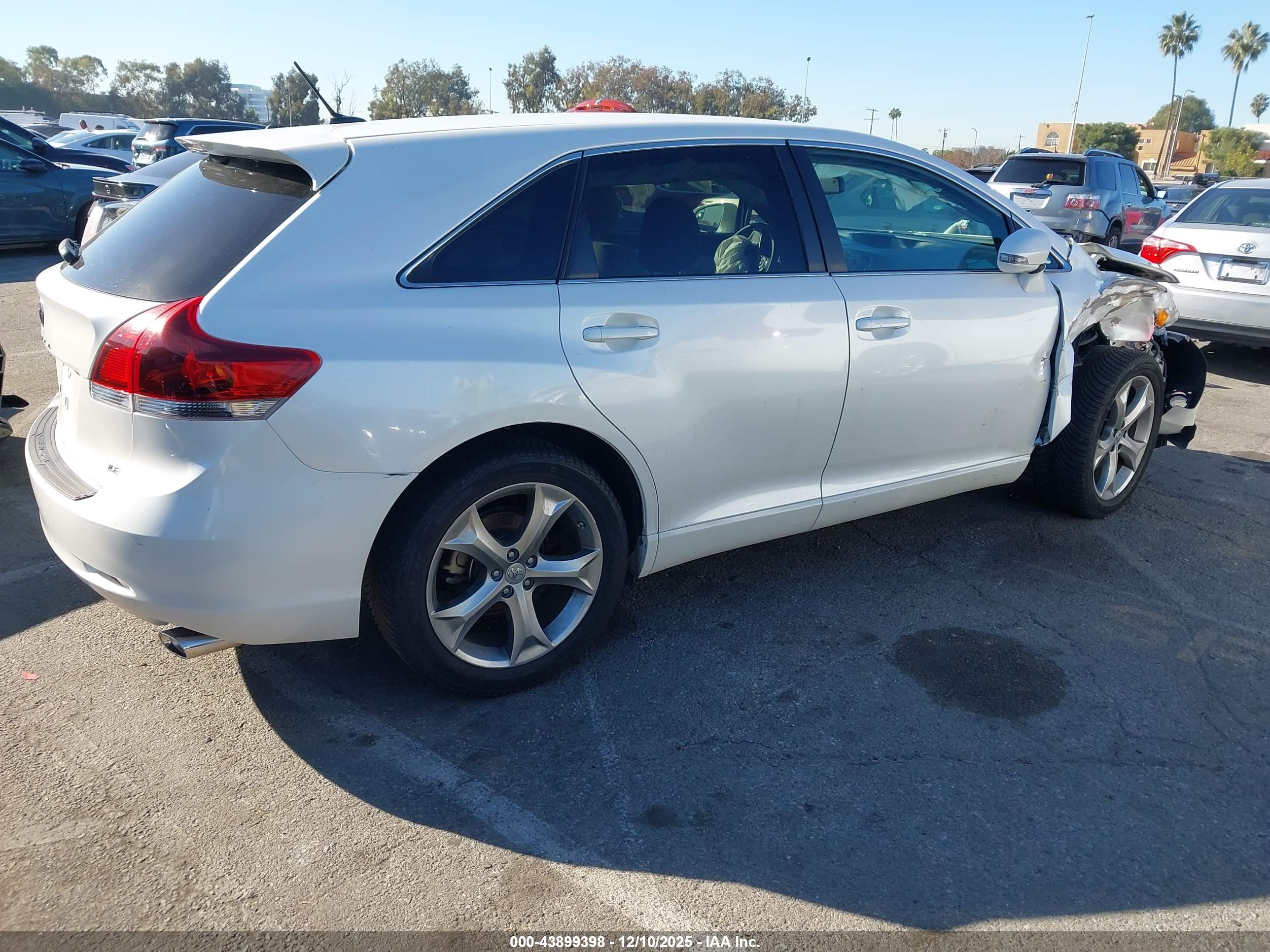 TOYOTA VENZA image 4