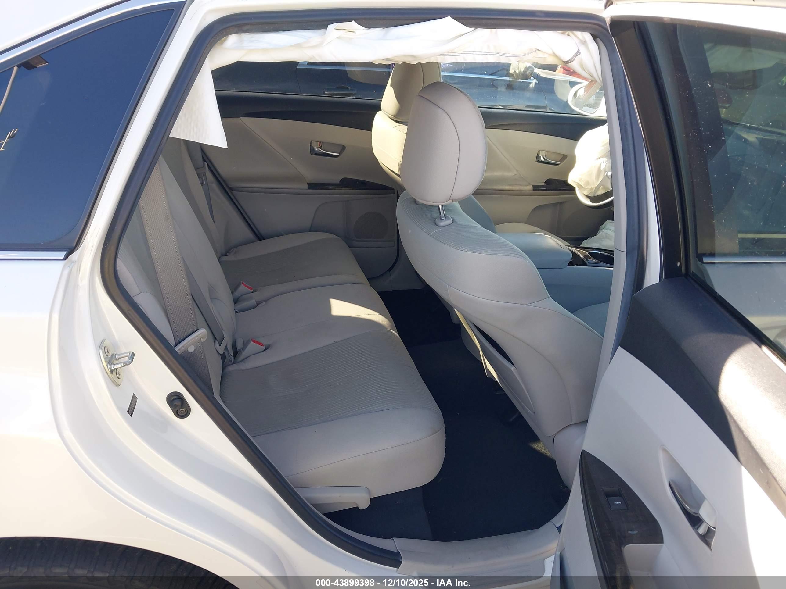 TOYOTA VENZA image 8