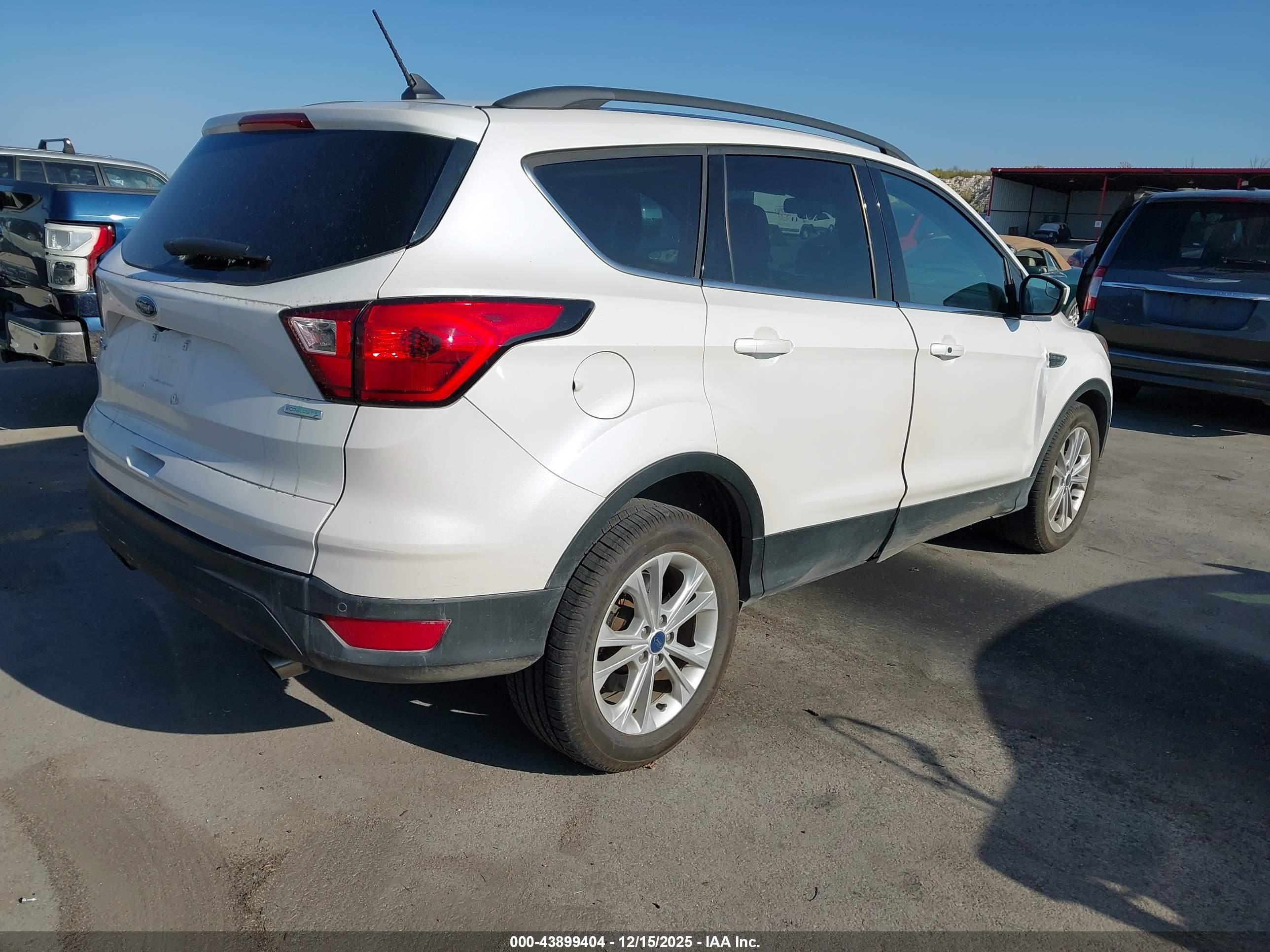 FORD ESCAPE image 4