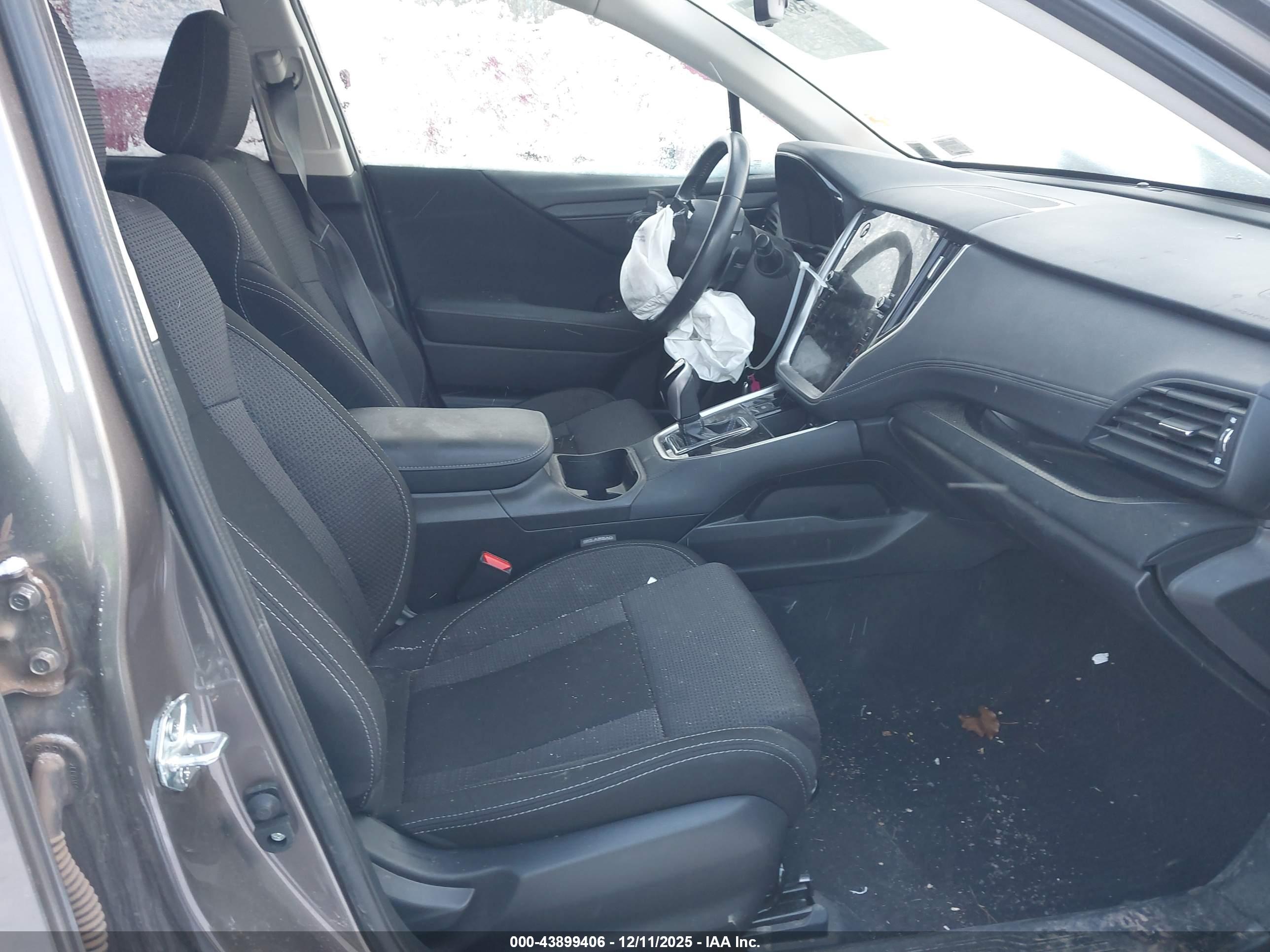SUBARU OUTBACK image 5