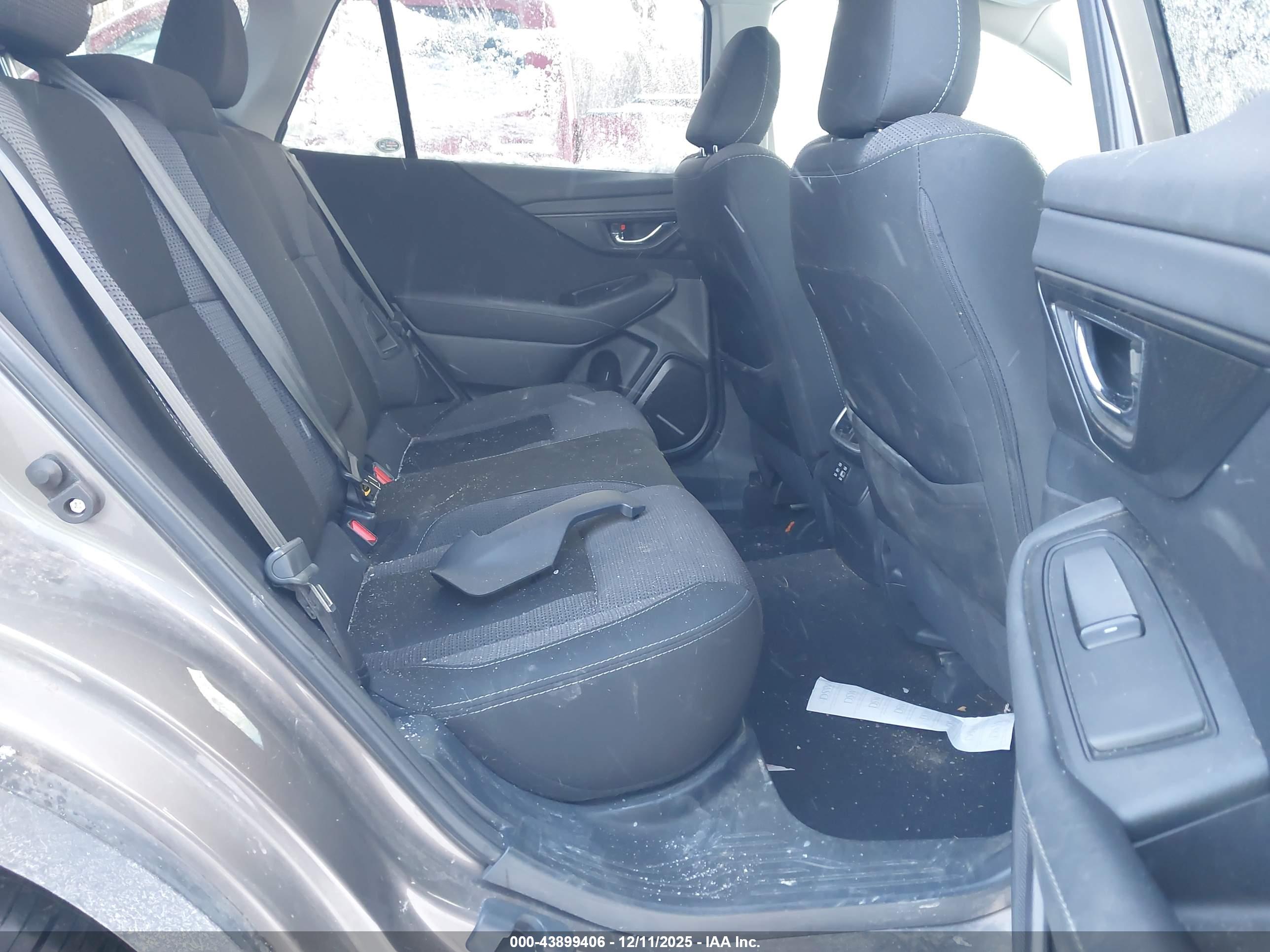 SUBARU OUTBACK image 8