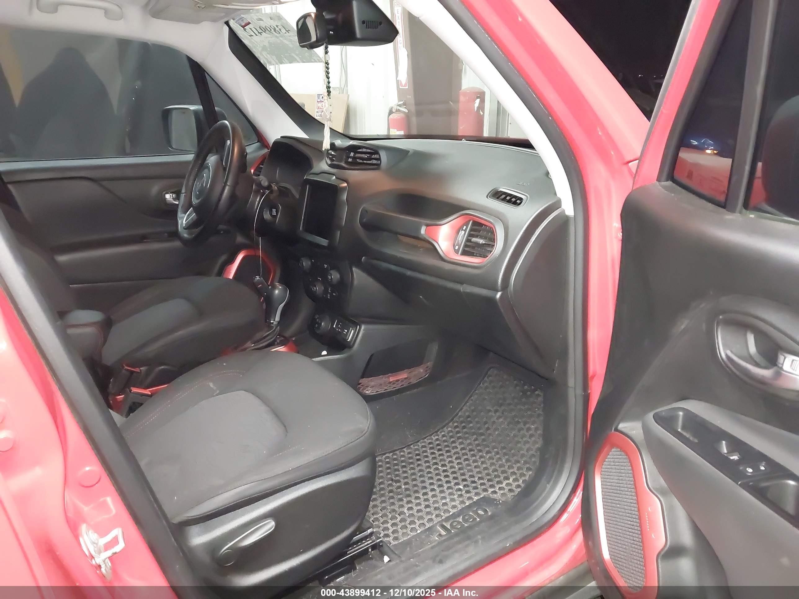 JEEP RENEGADE image 5