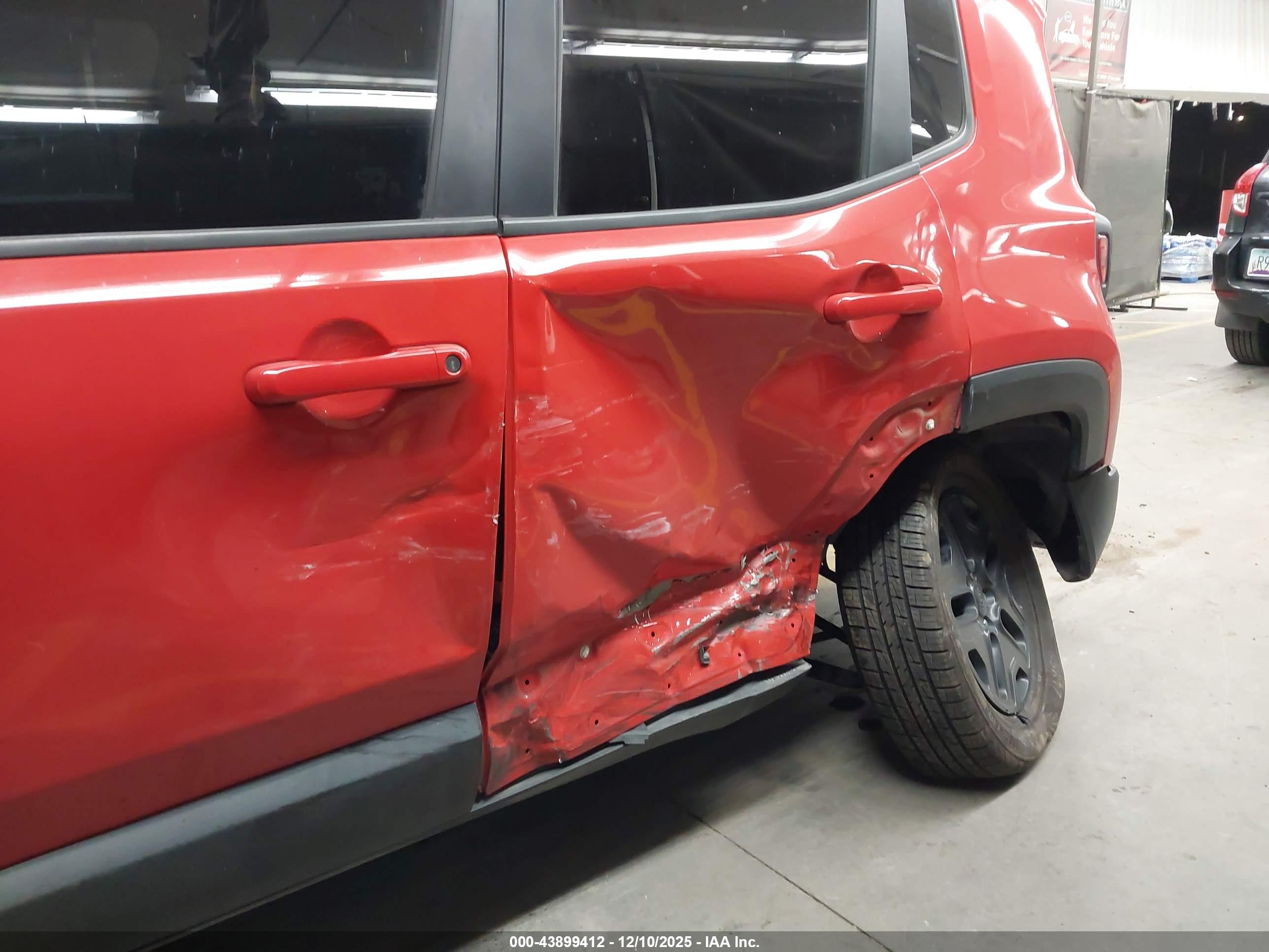 JEEP RENEGADE image 6