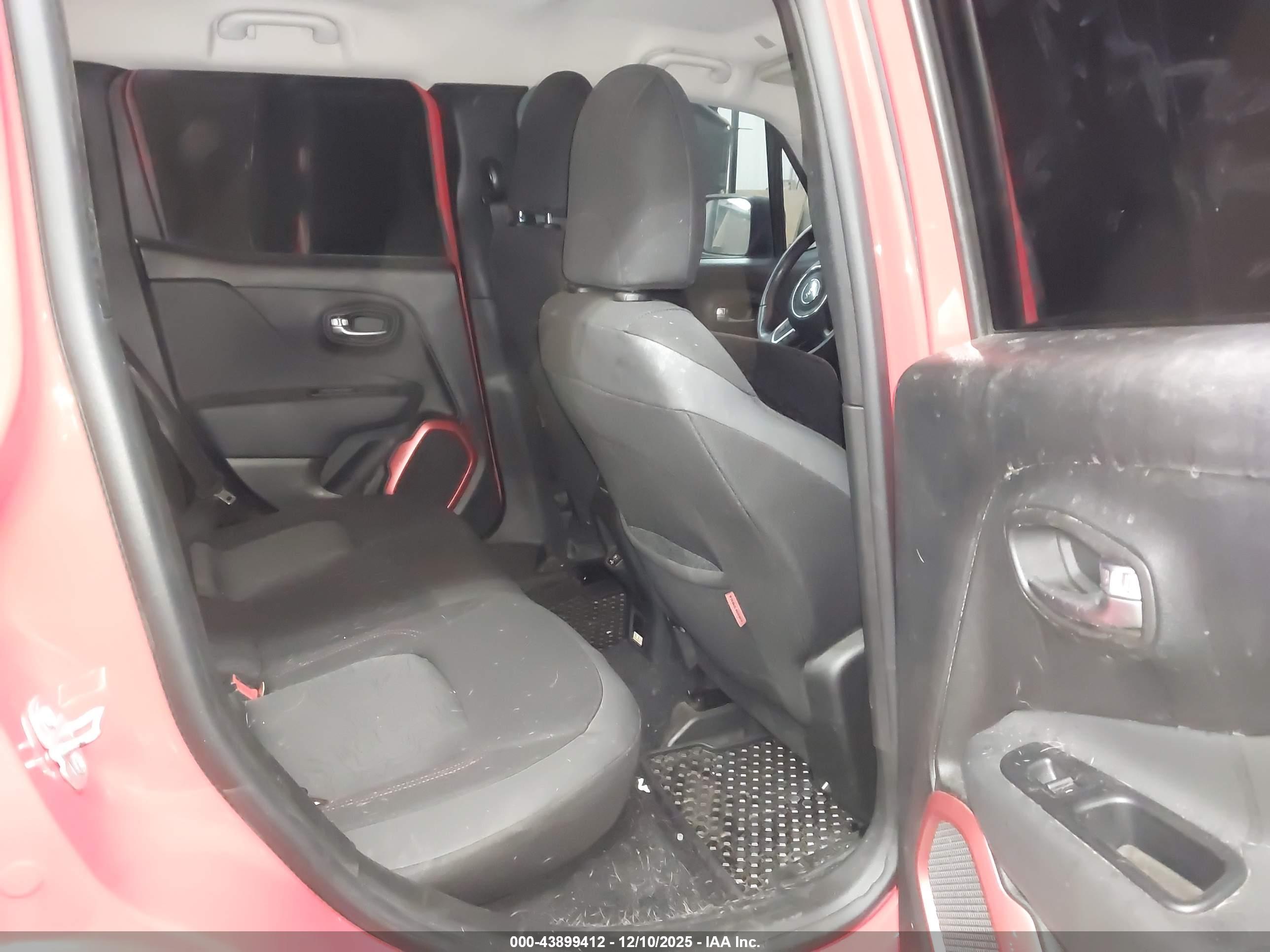 JEEP RENEGADE image 8