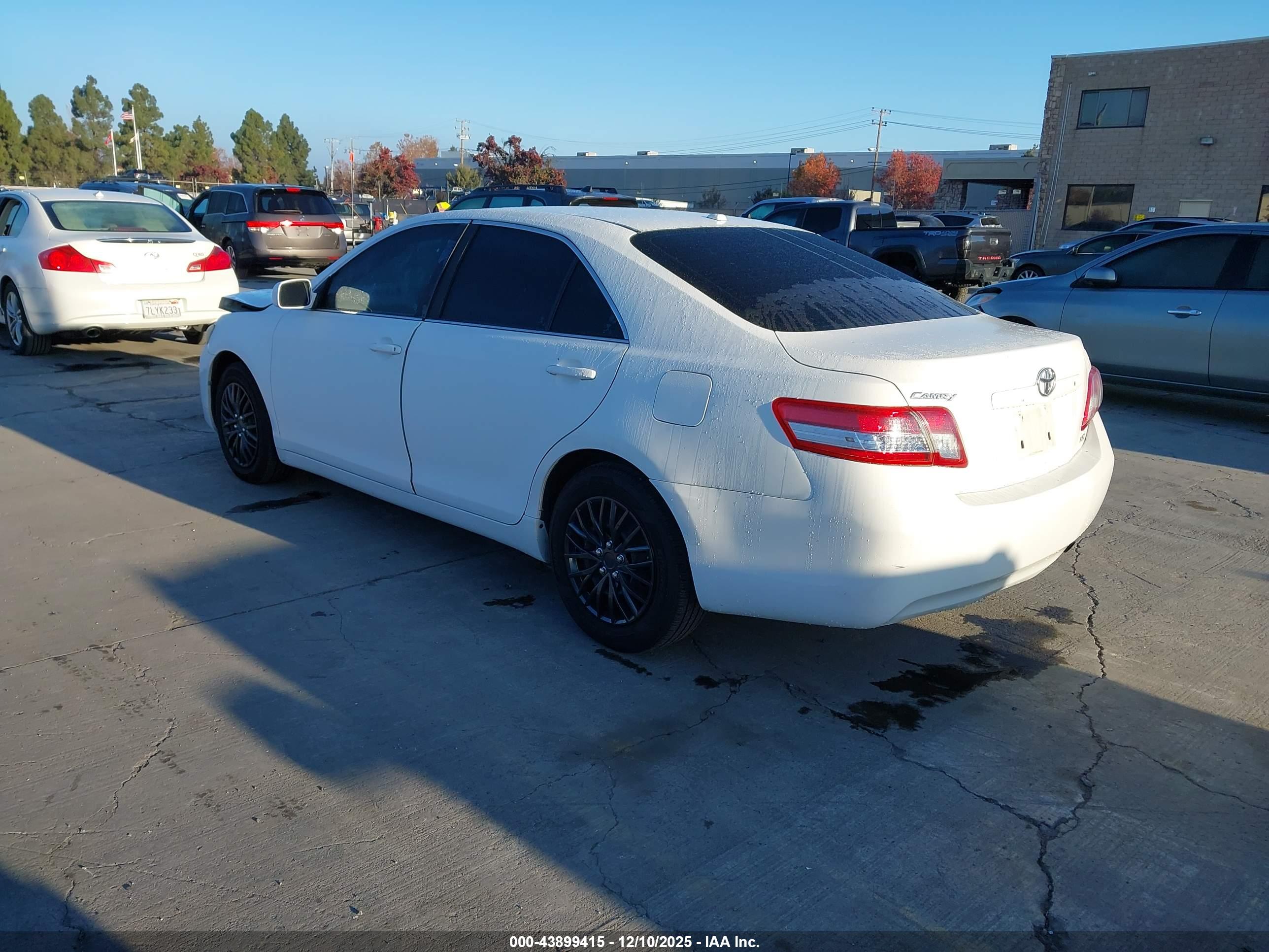 TOYOTA CAMRY image 3