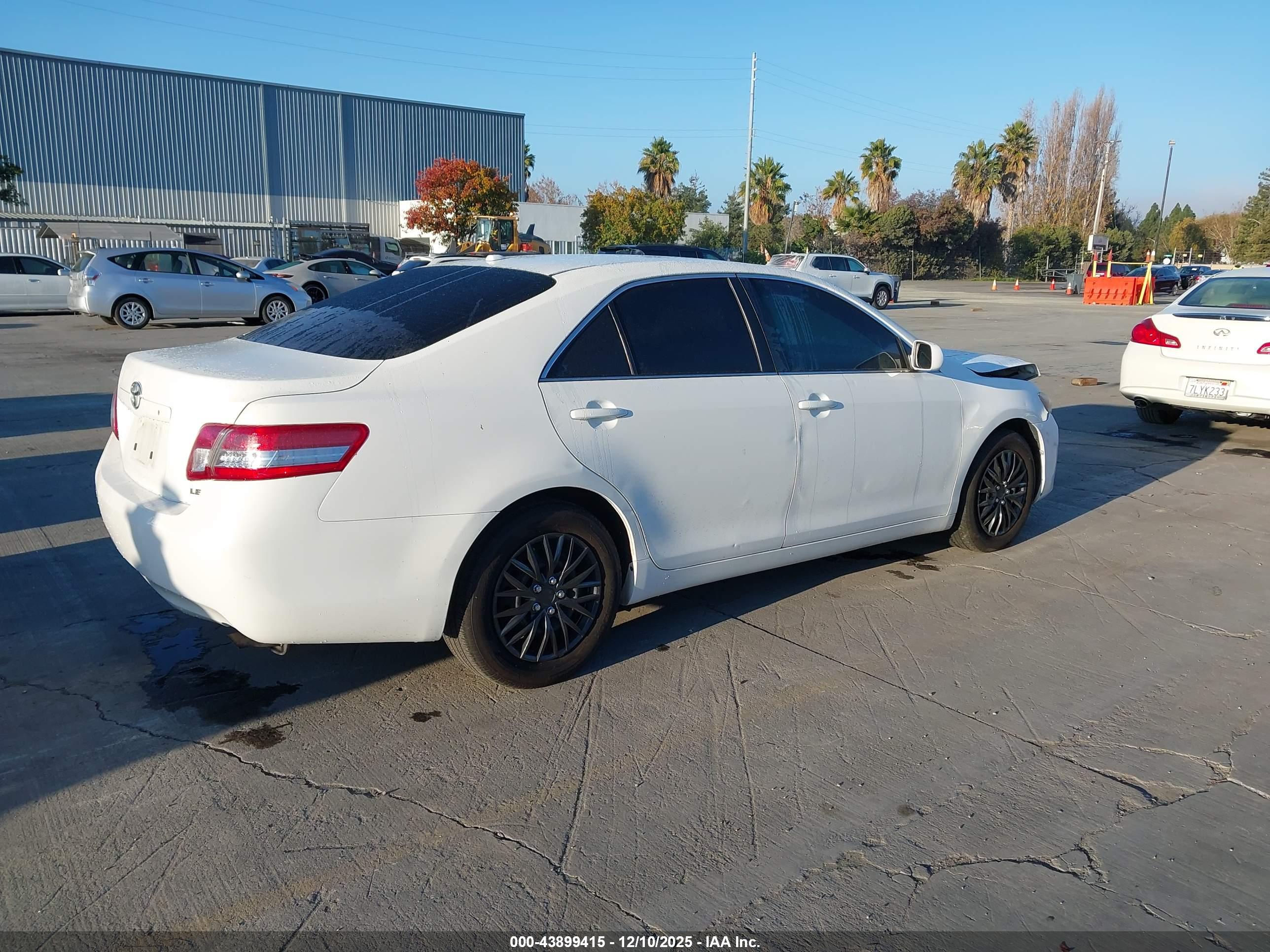 TOYOTA CAMRY image 4