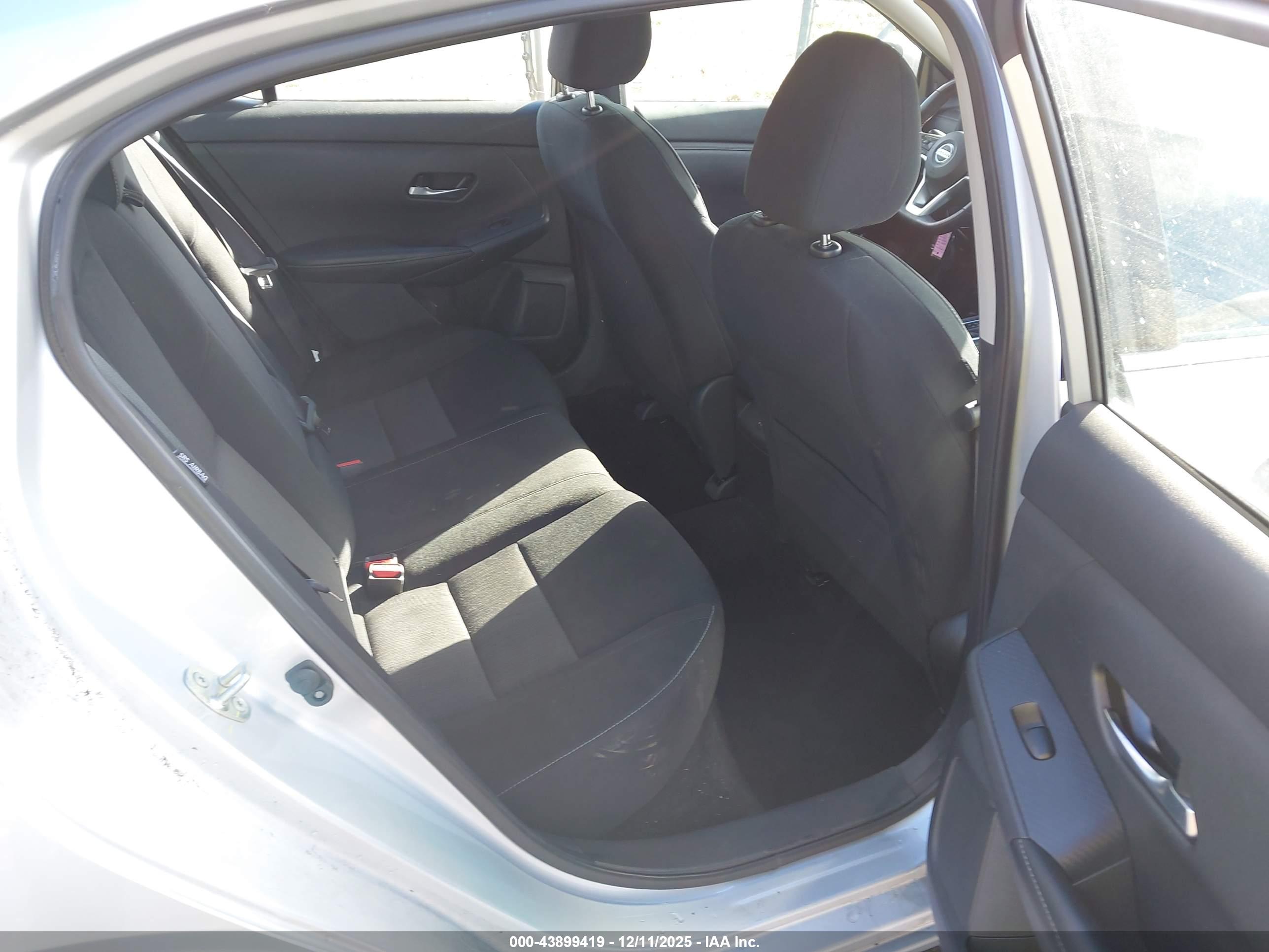 NISSAN SENTRA image 8