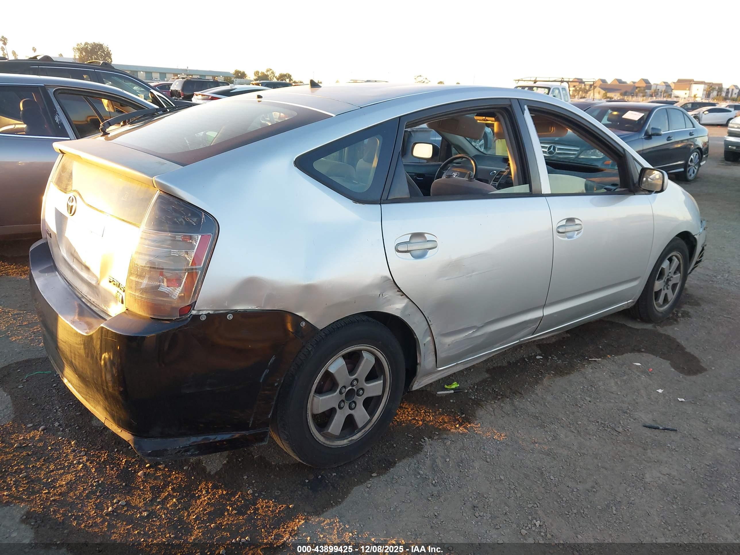 TOYOTA PRIUS image 4