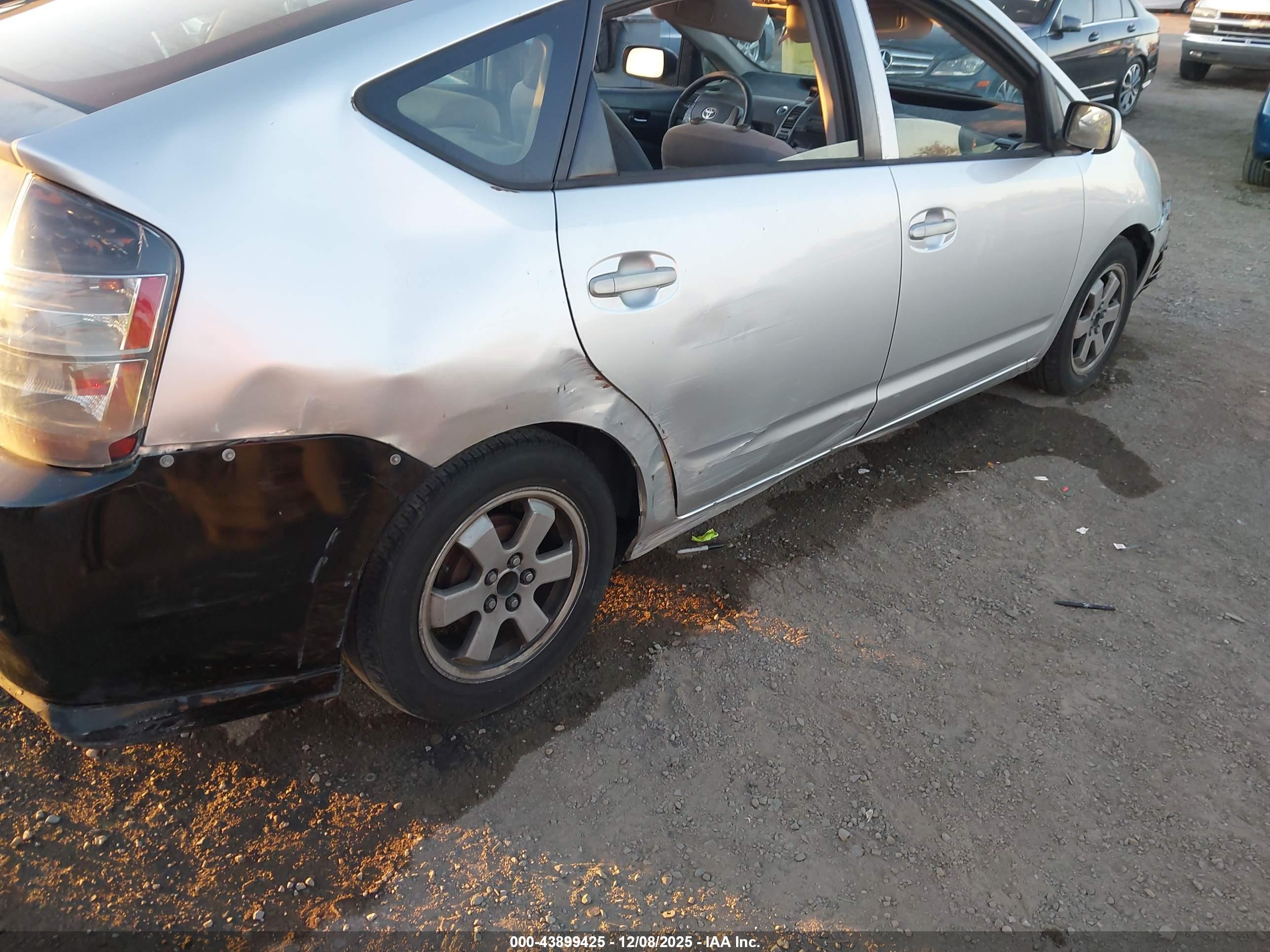 TOYOTA PRIUS image 6