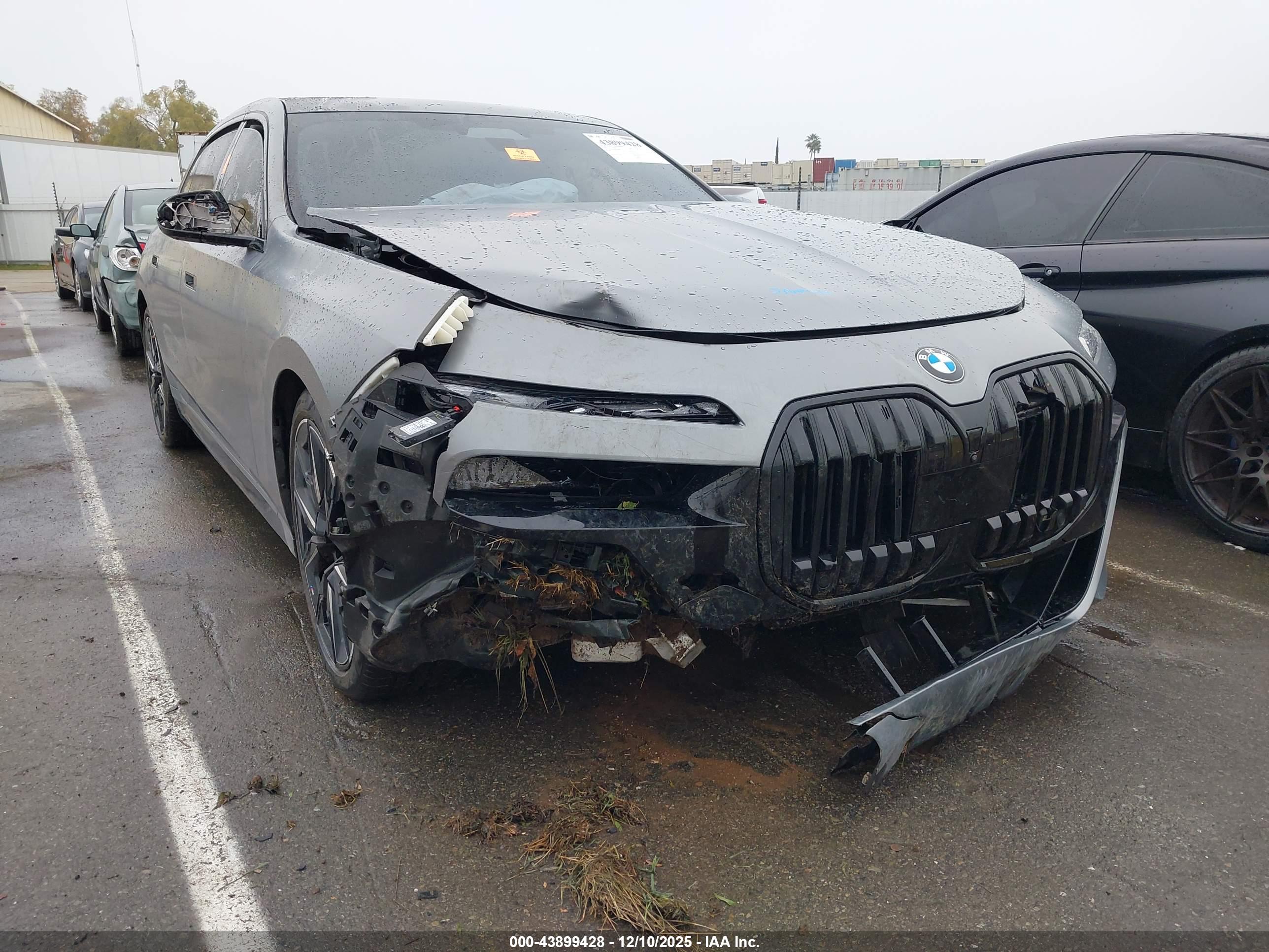 BMW 760I image 6