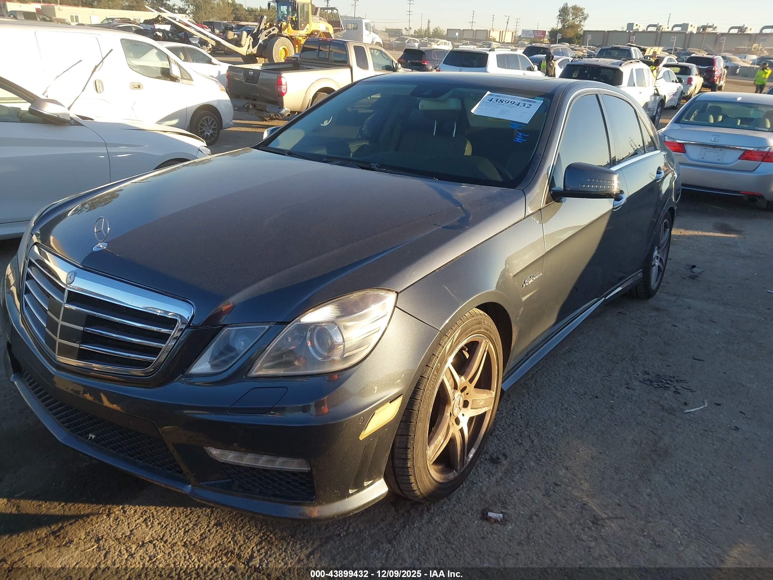 MERCEDES-BENZ E image 2