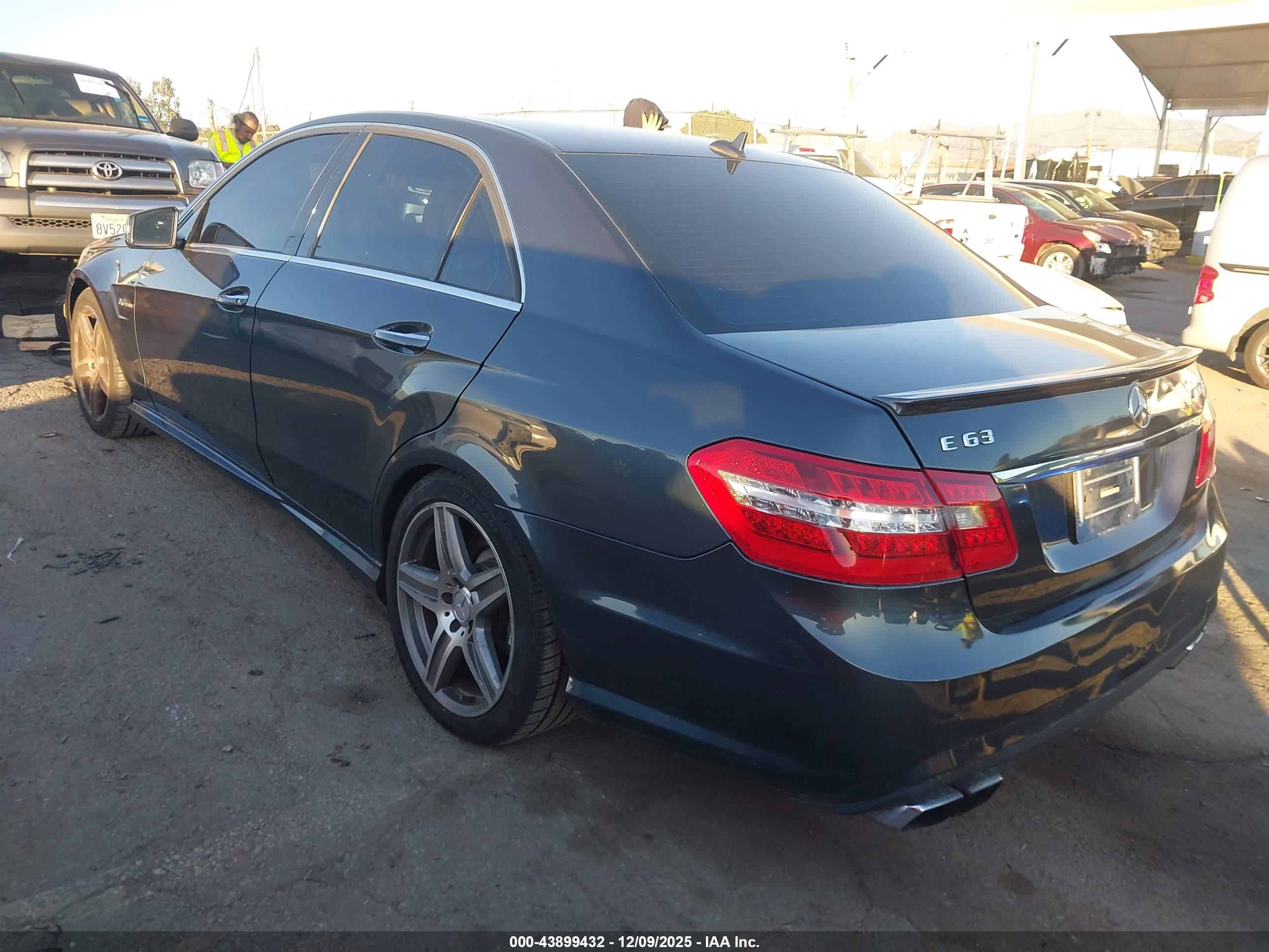 MERCEDES-BENZ E image 3