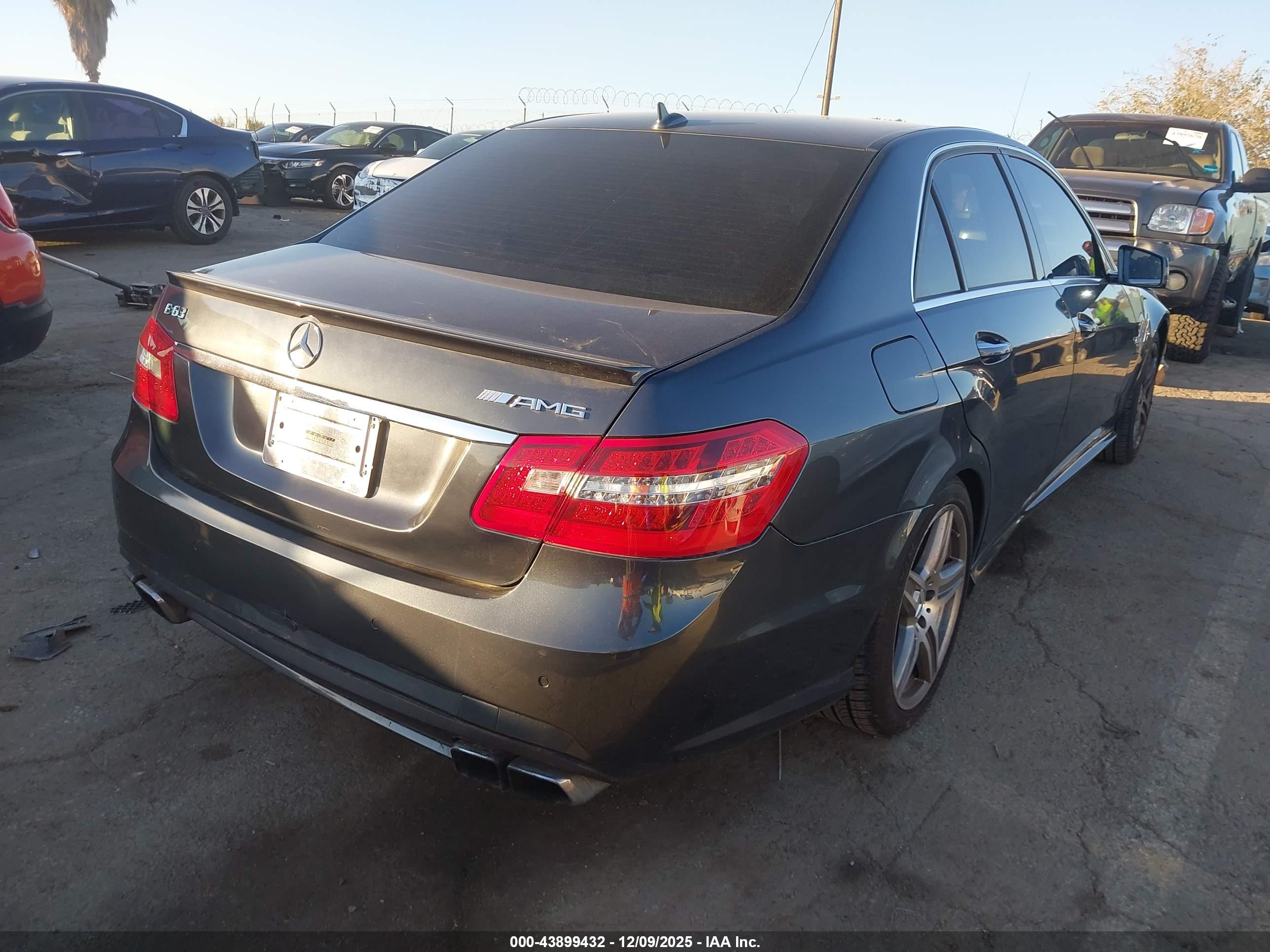 MERCEDES-BENZ E image 4