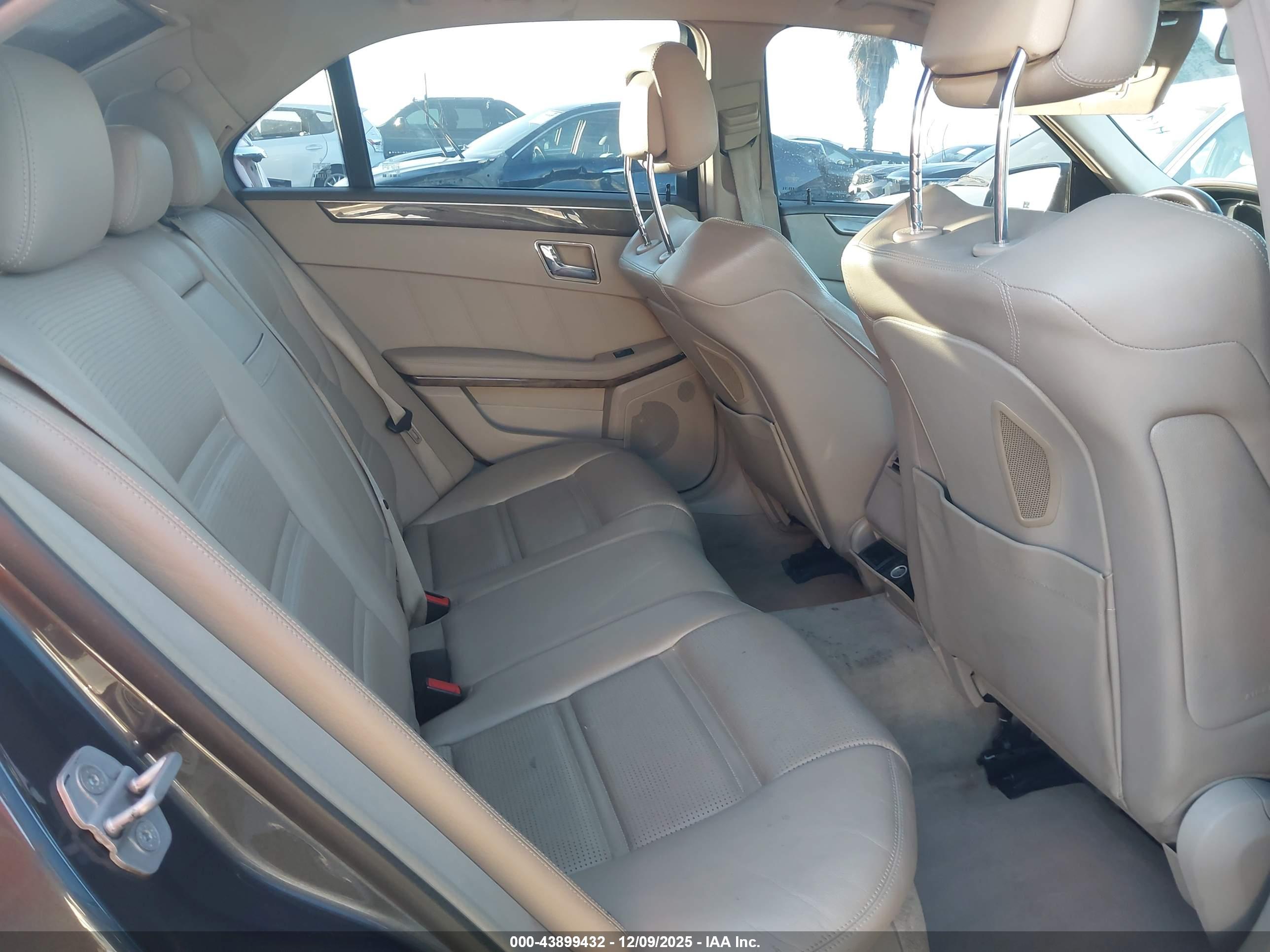 MERCEDES-BENZ E image 8