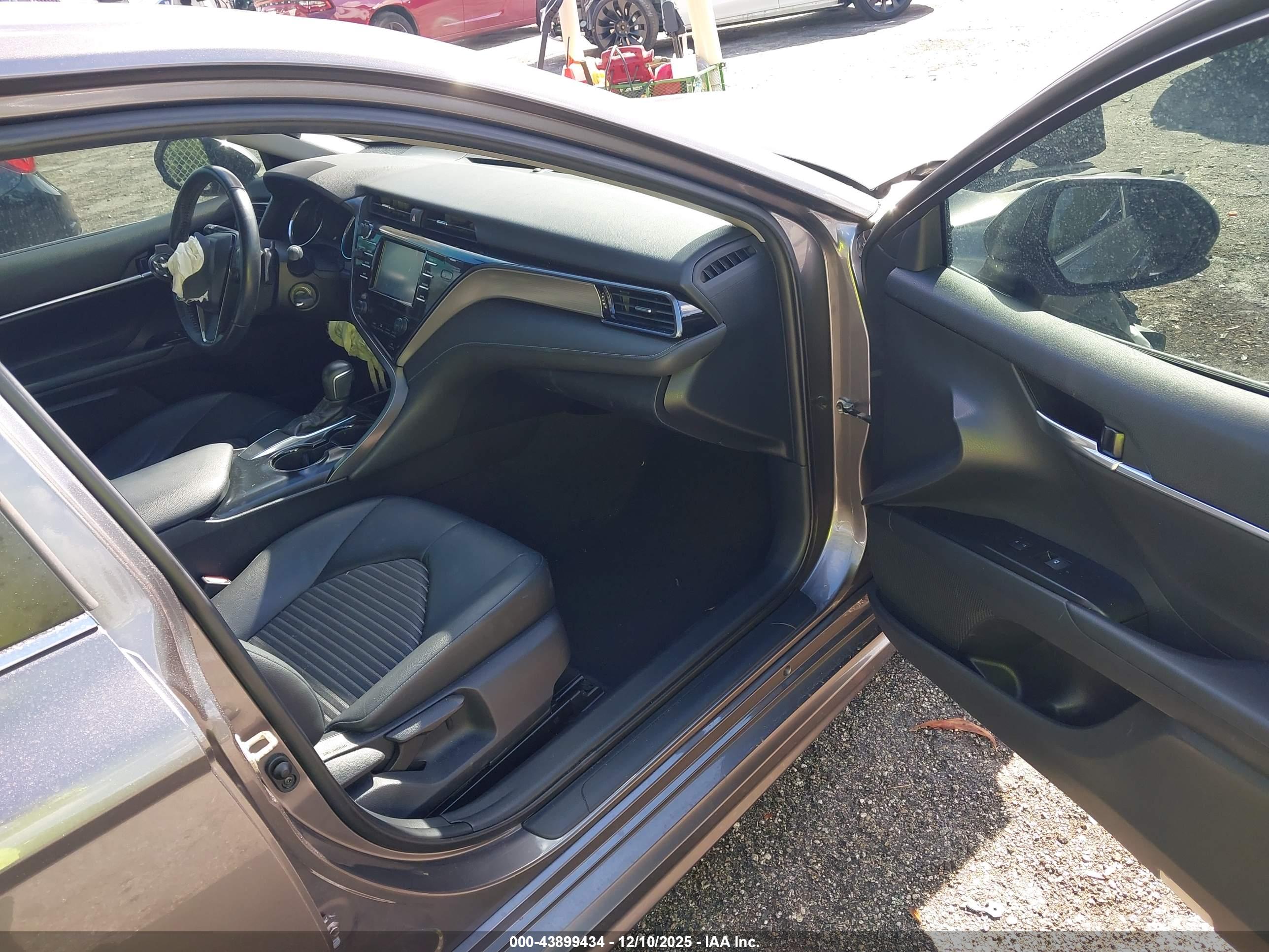TOYOTA CAMRY image 5