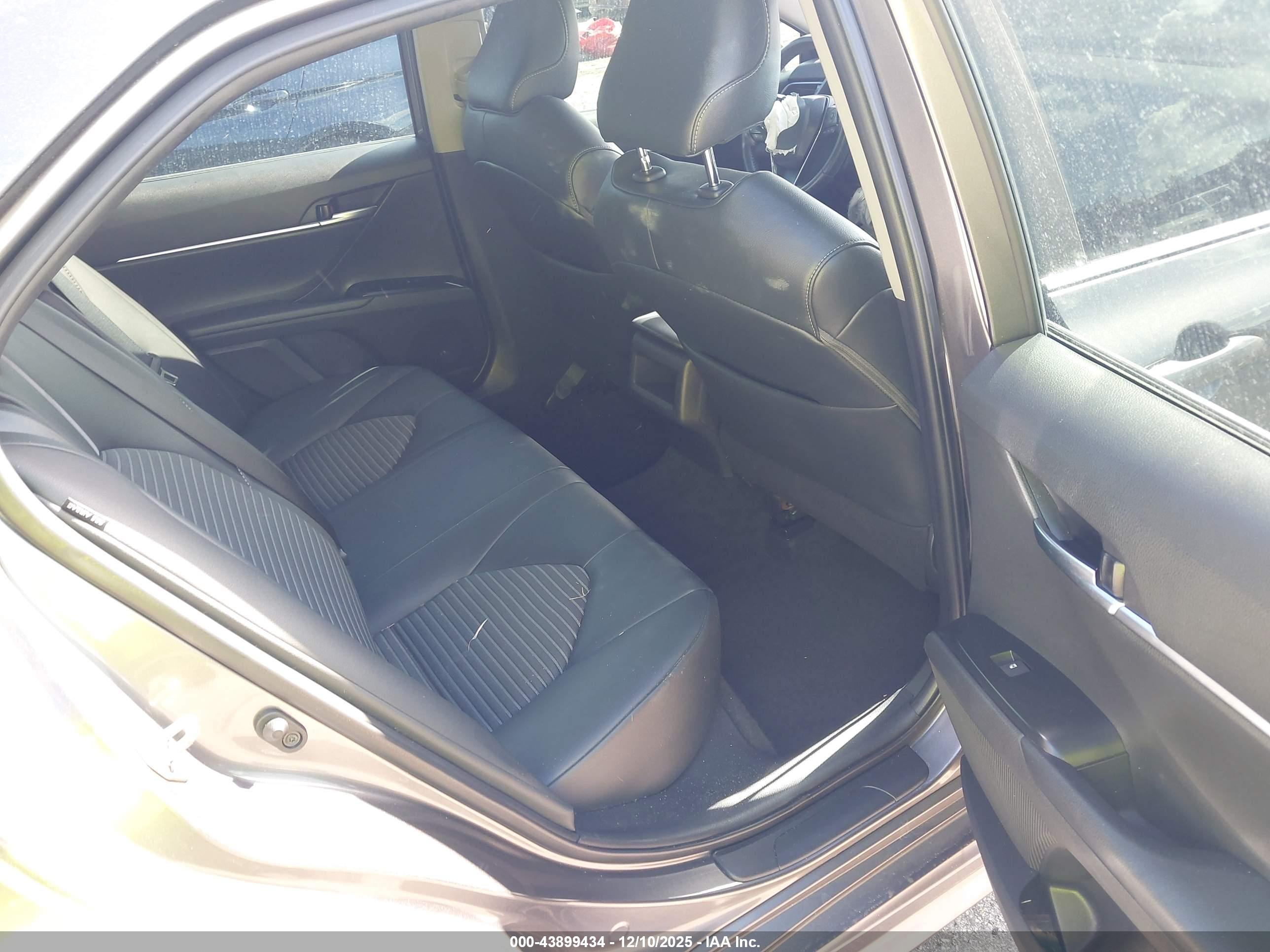 TOYOTA CAMRY image 8