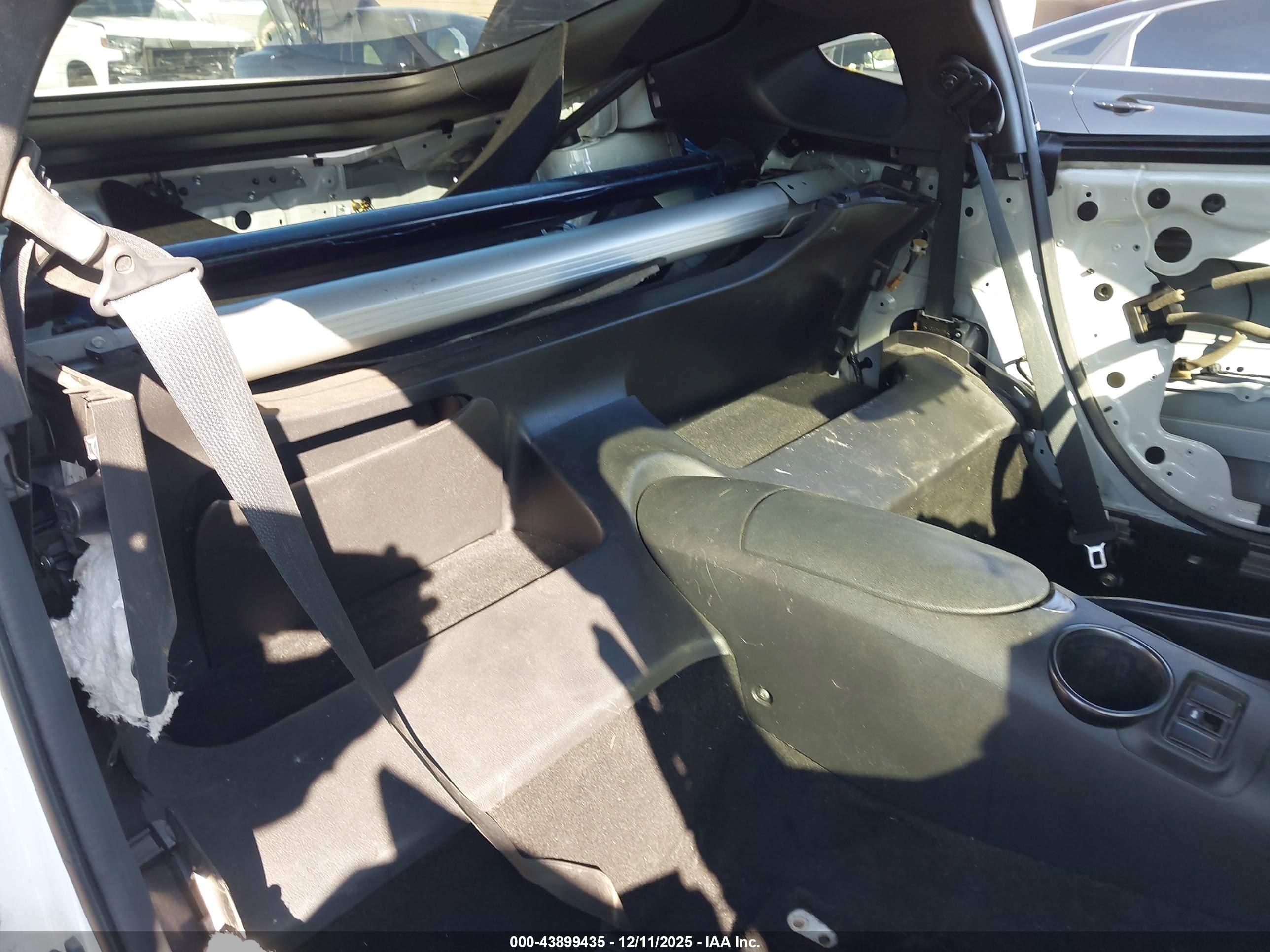 NISSAN 370Z image 8
