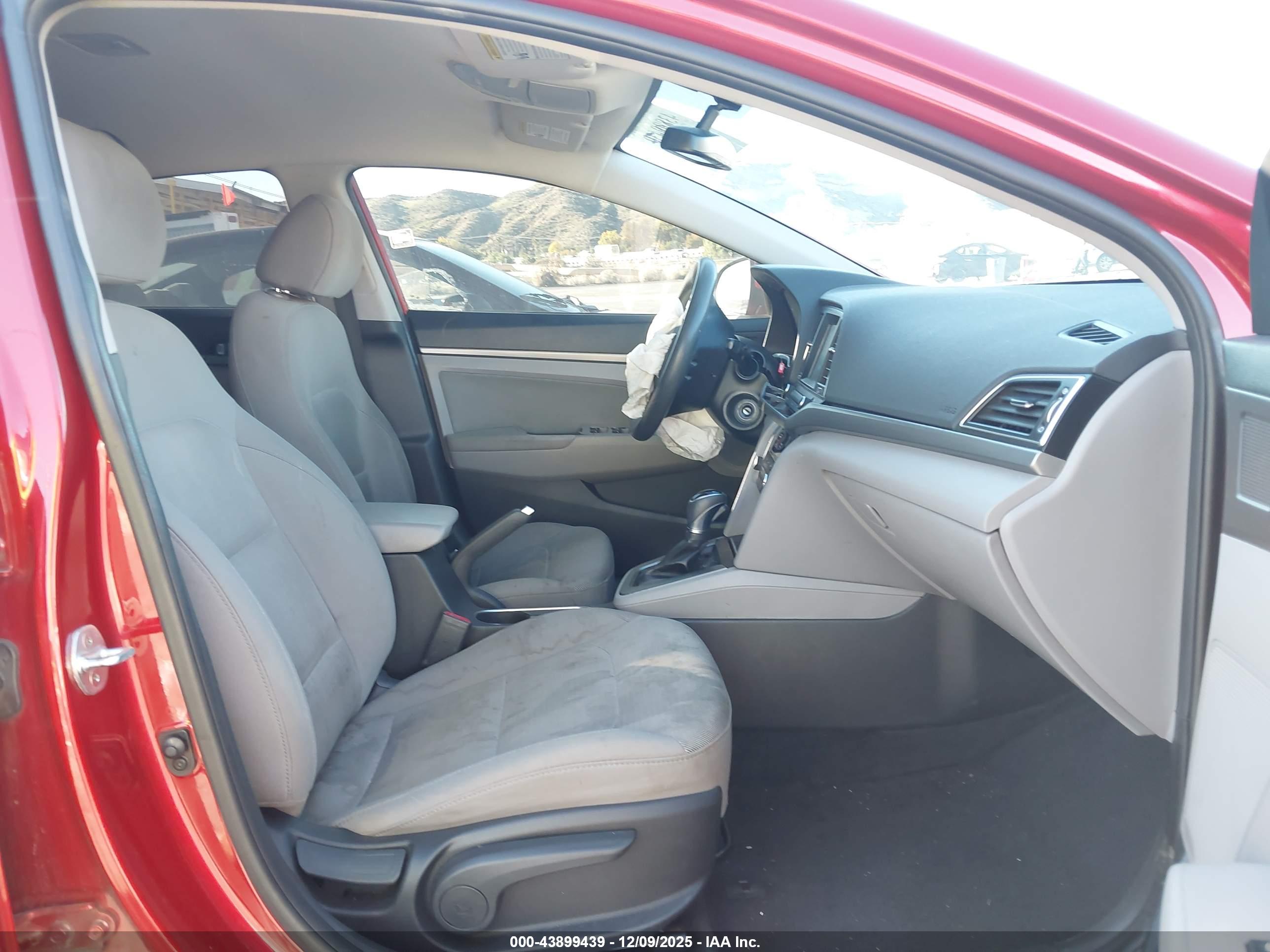 HYUNDAI ELANTRA image 5