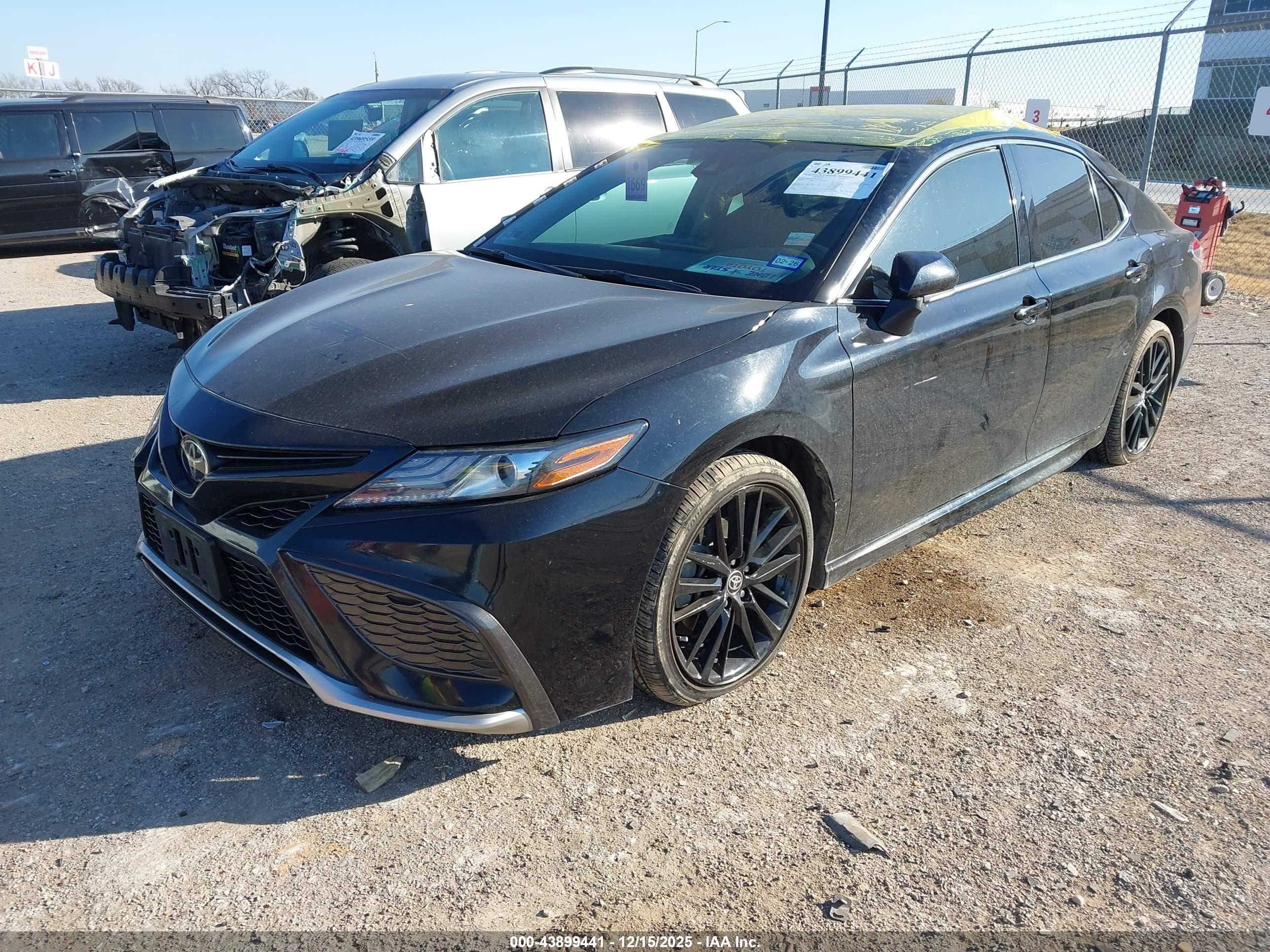 TOYOTA CAMRY image 2