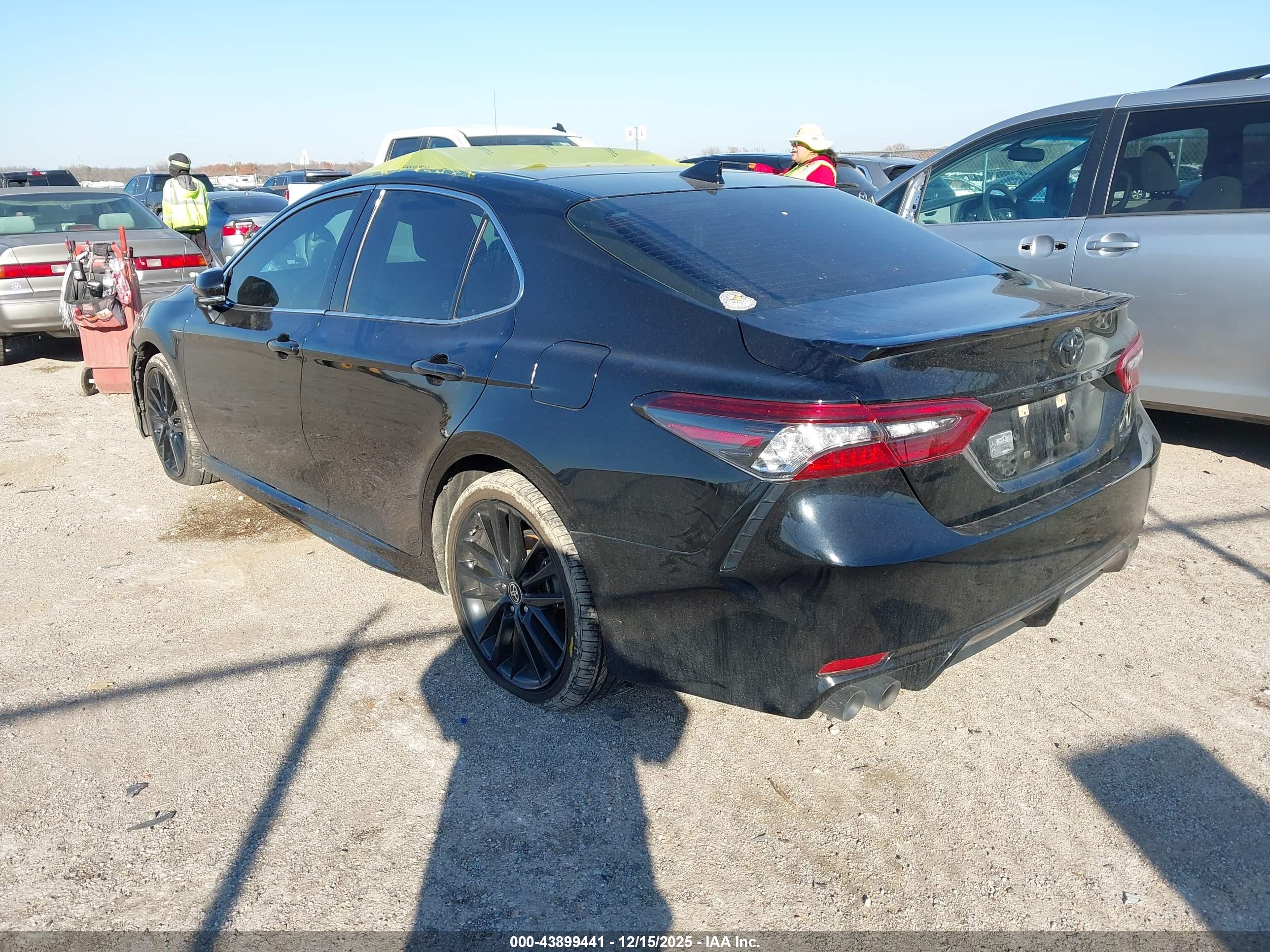 TOYOTA CAMRY image 3